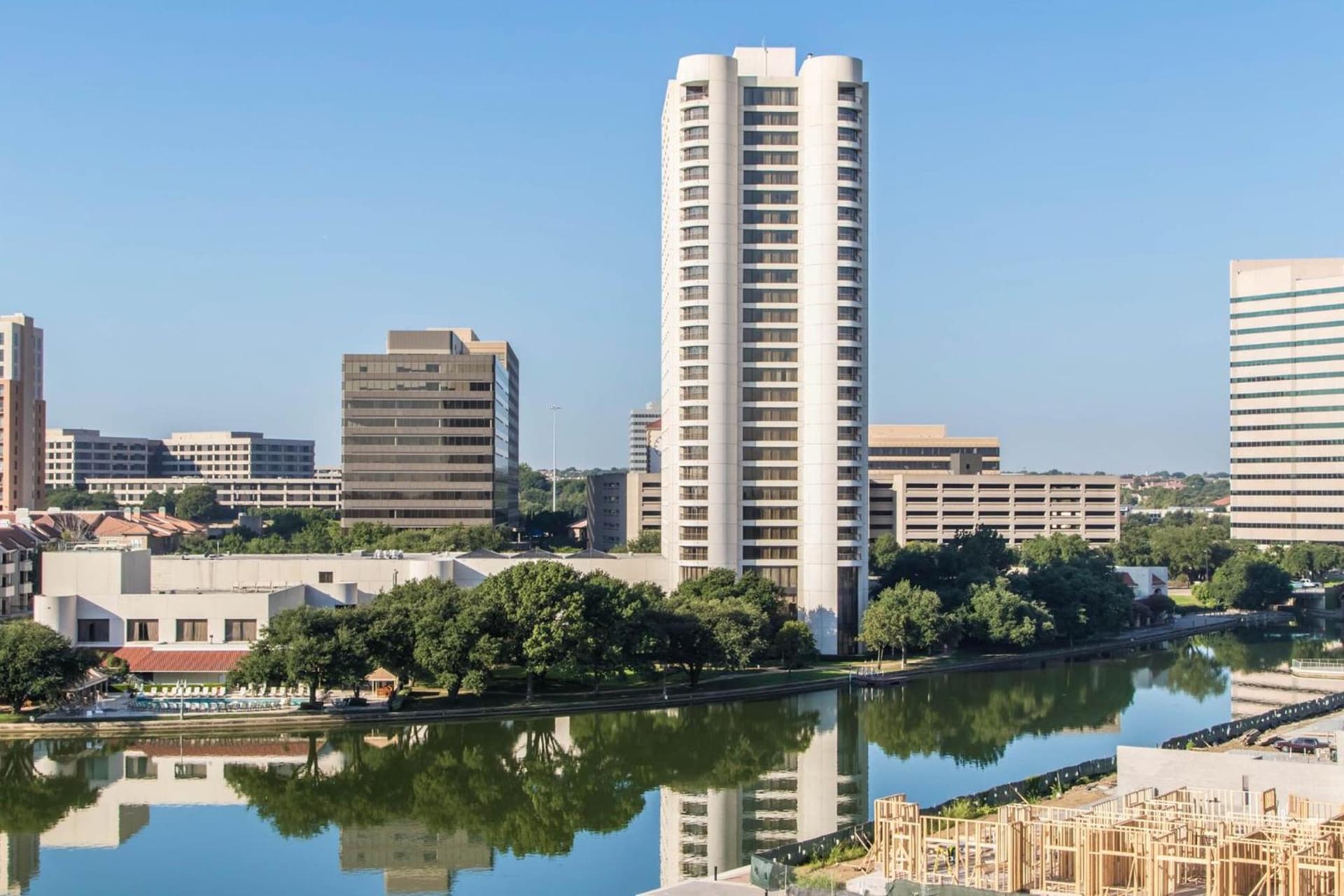 Omni Las Colinas Hotel interior in Irving, TX — gallery photo 2