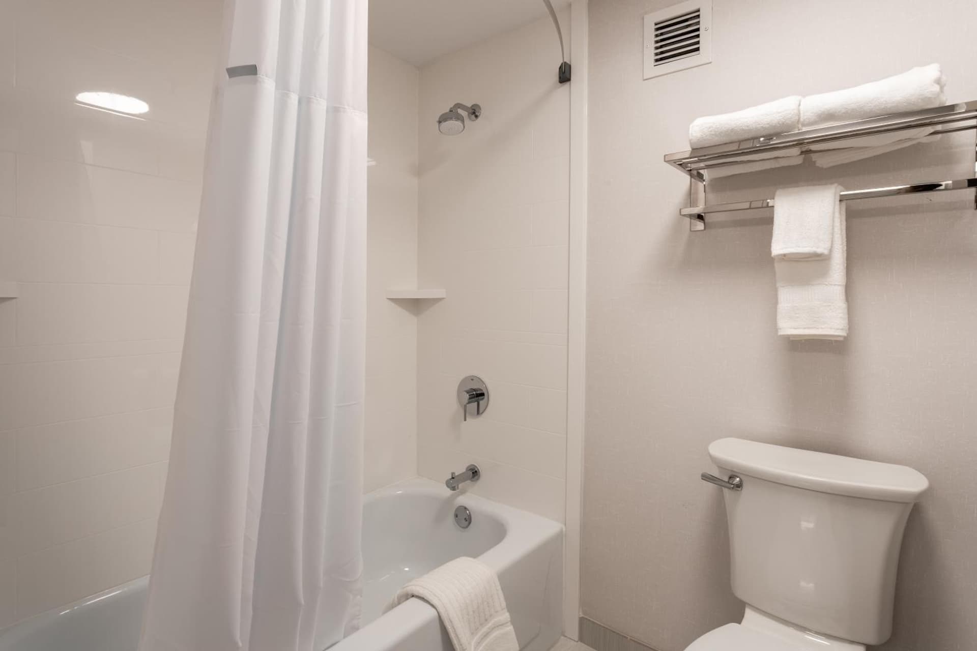 Comfort Inn & Suites Buffalo Airport gallery photo in Buffalo, NY — image 9