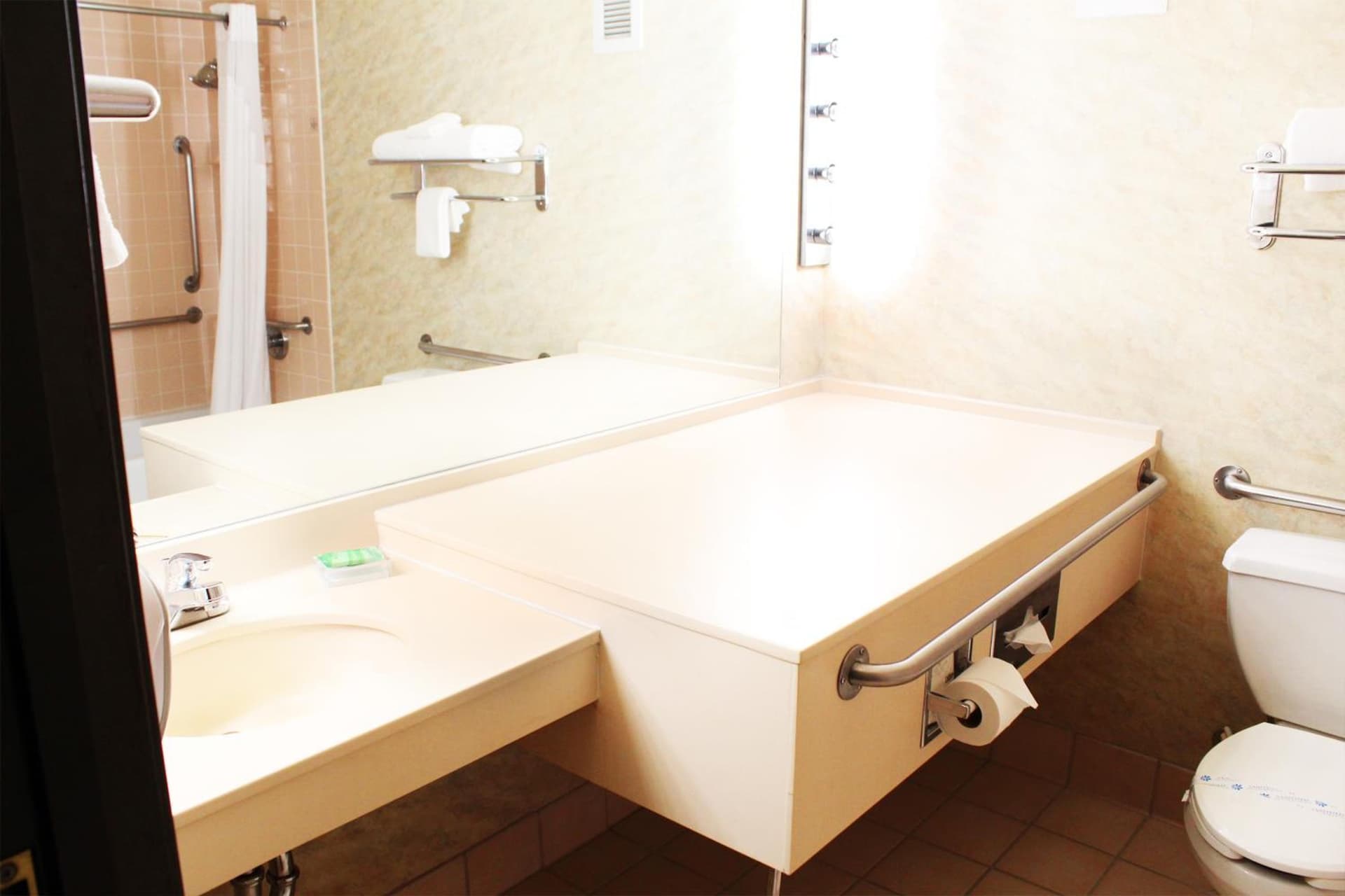 Hotel Burbank gallery photo in Burbank, CA — image 39