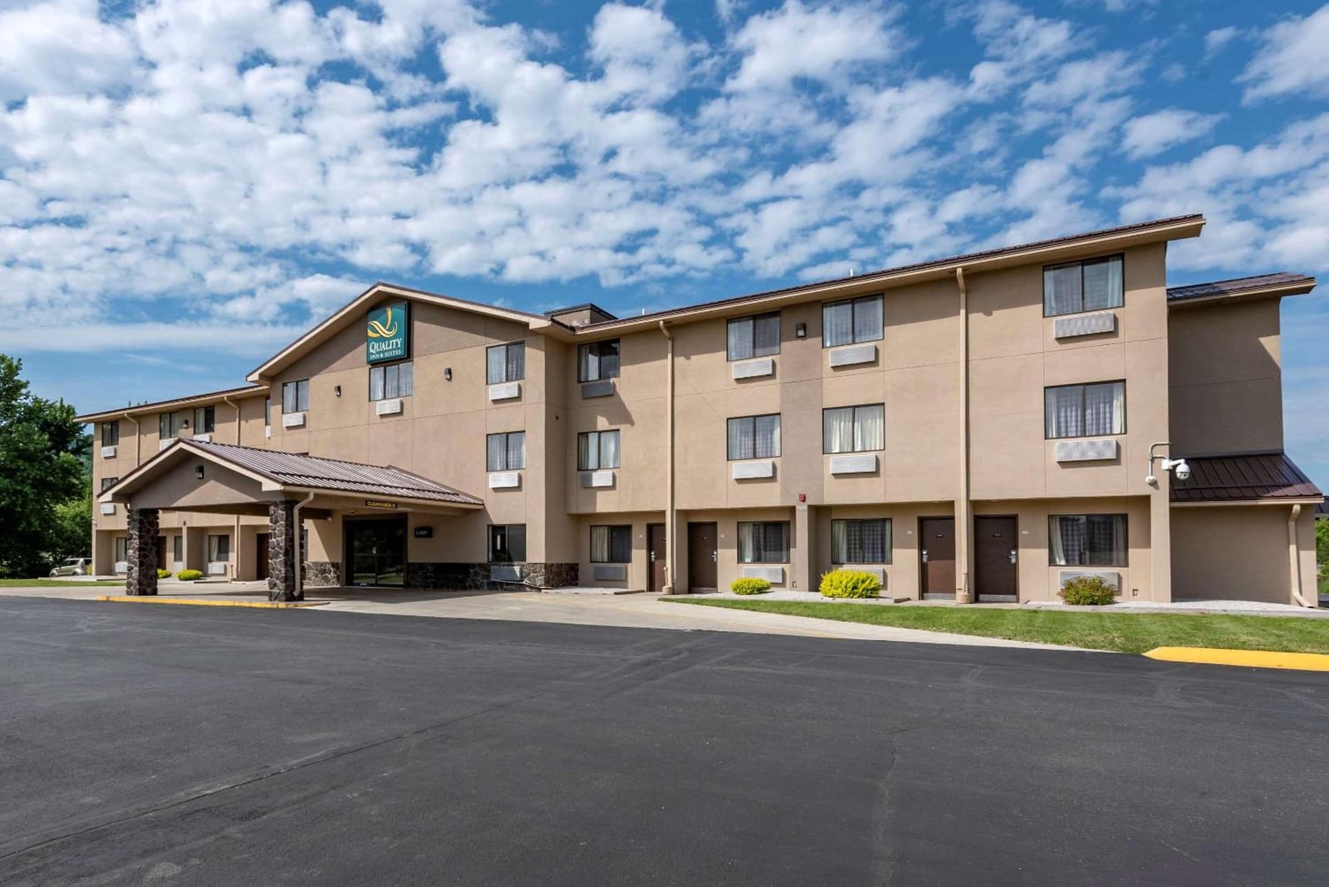 Quality Inn & Suites Warren featured exterior or lobby in Warren, PA — similar hotel
