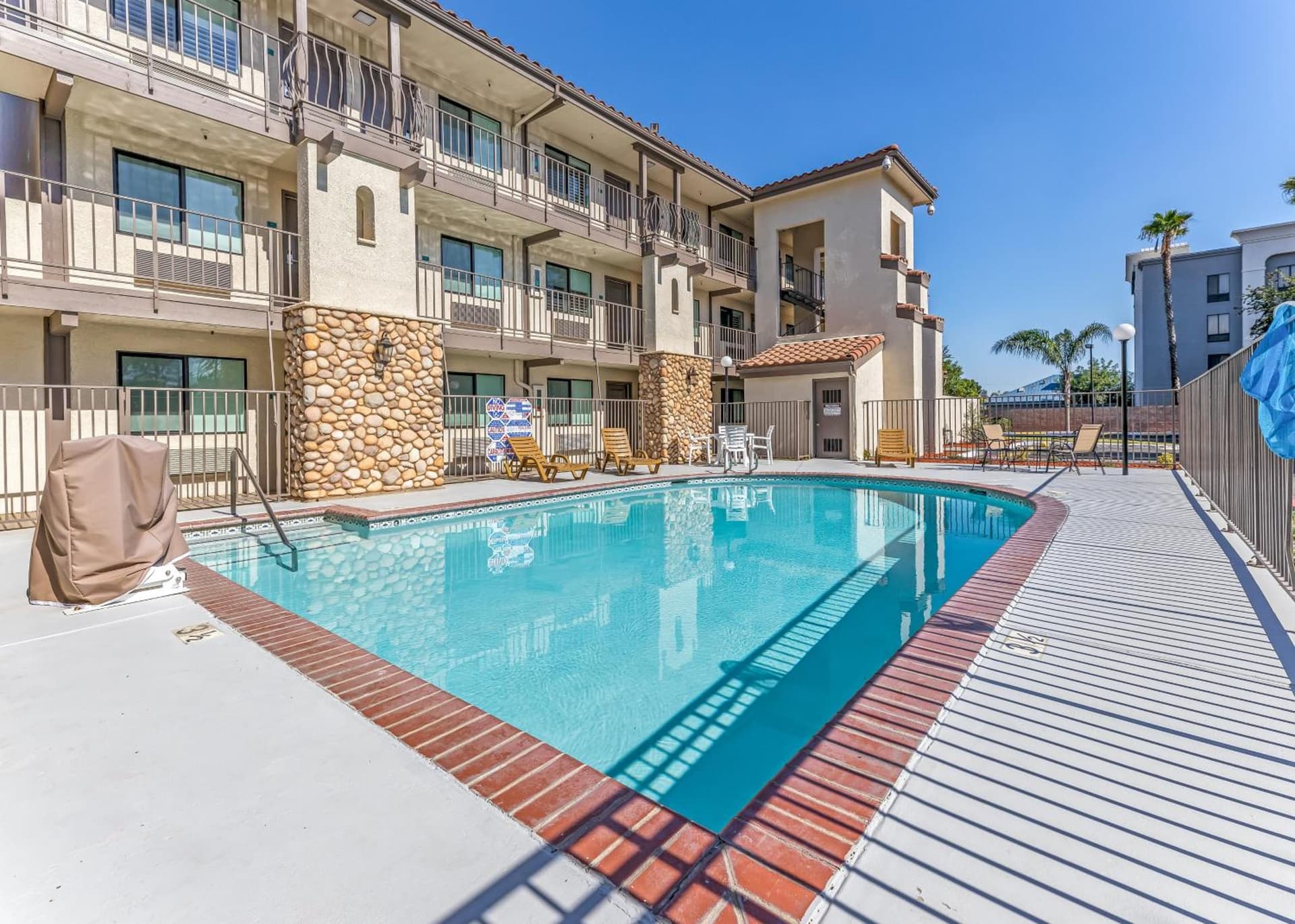 Hillstone Inn Tulare, an Ascend Collection Hotel gallery photo in Tulare, CA — image 68