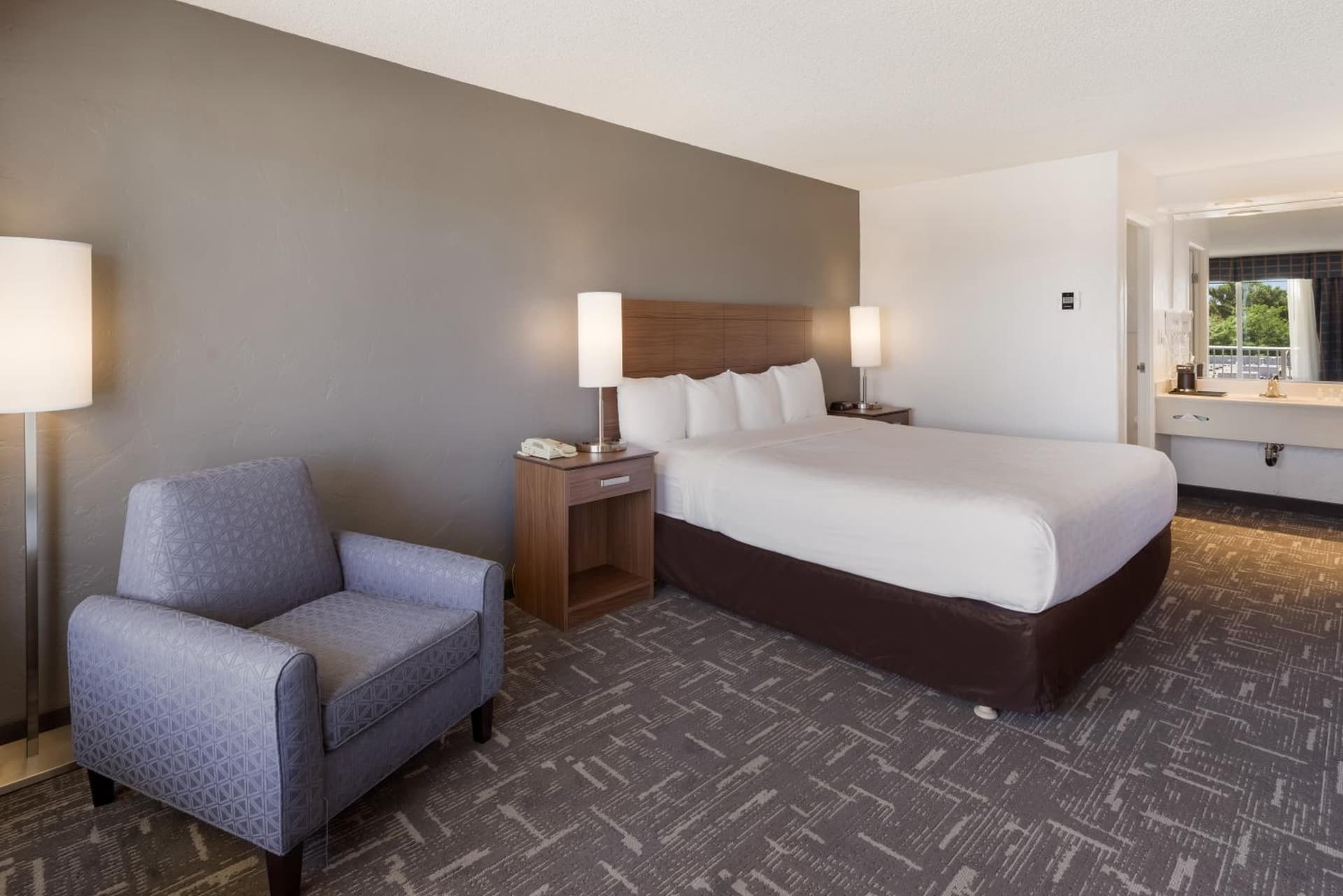 Clarion Hotel Concord/Walnut Creek property views in Concord, CA — gallery photo 3