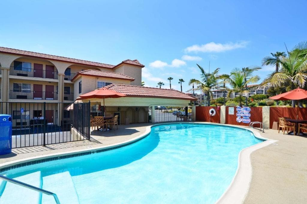 Best Western San Diego Pacific Beach/Mission Bay interior in San Diego, CA — gallery photo 2