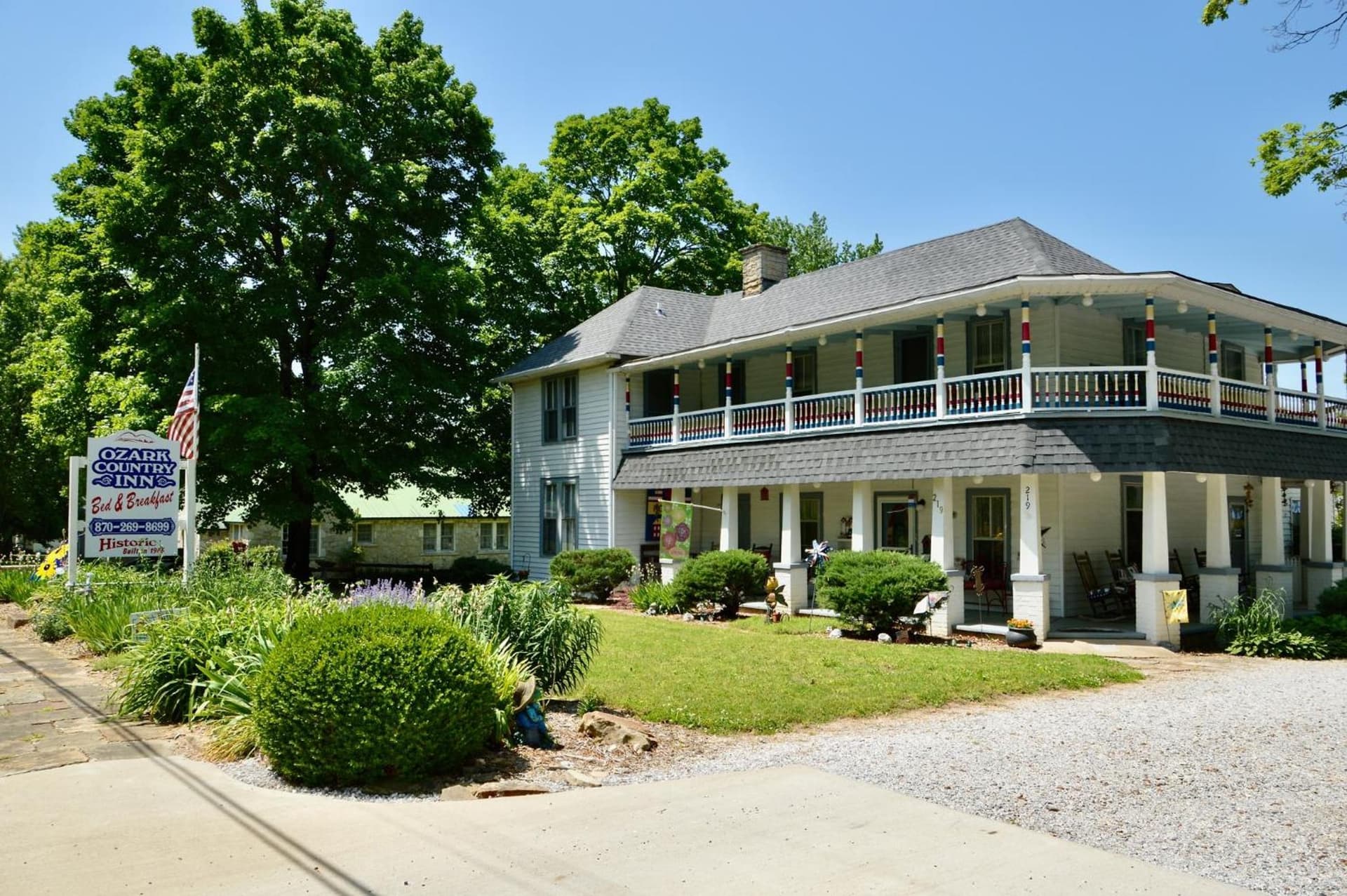 Ozark Country Inn featured exterior or lobby in Mountain View, AR — similar hotel