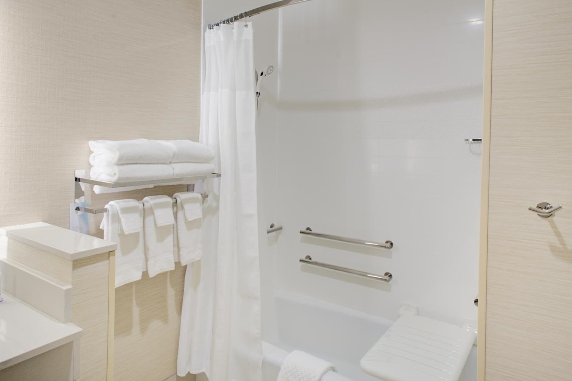Fairfield Inn & Suites by Marriott Detroit Canton gallery photo in Canton — image 19