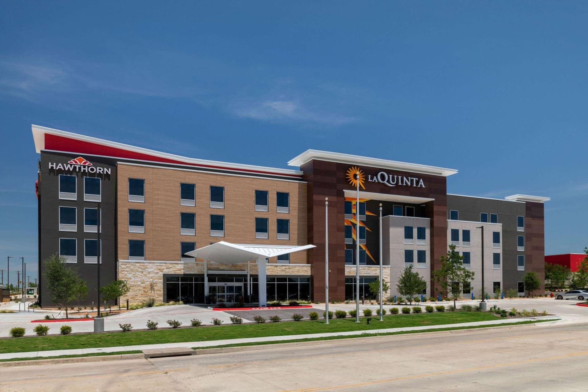 La Quinta Inn & Suites by Wyndham Pflugerville interior in Pflugerville, TX — gallery photo 2