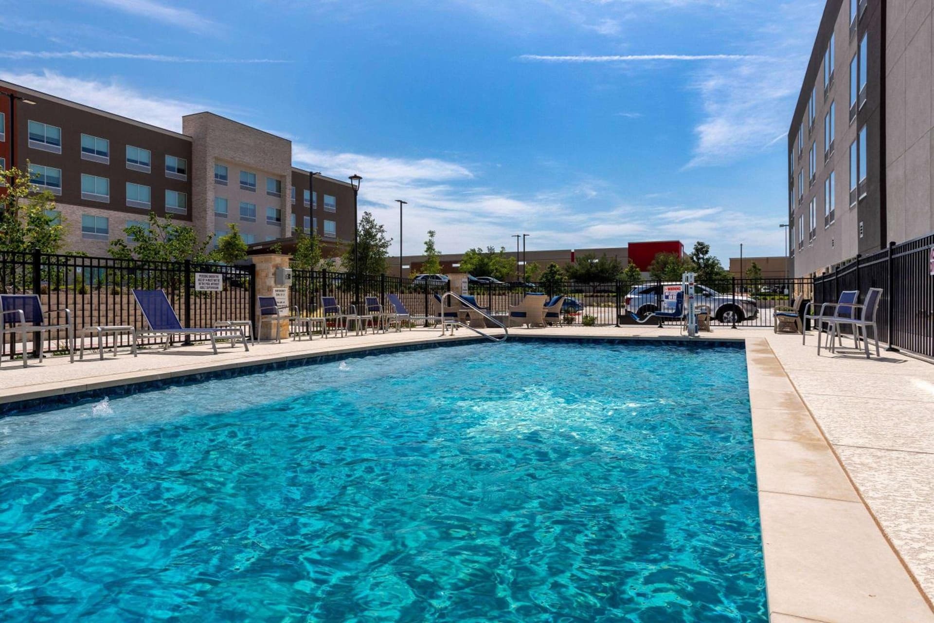 La Quinta Inn & Suites by Wyndham Pflugerville gallery photo in Pflugerville, TX — image 6