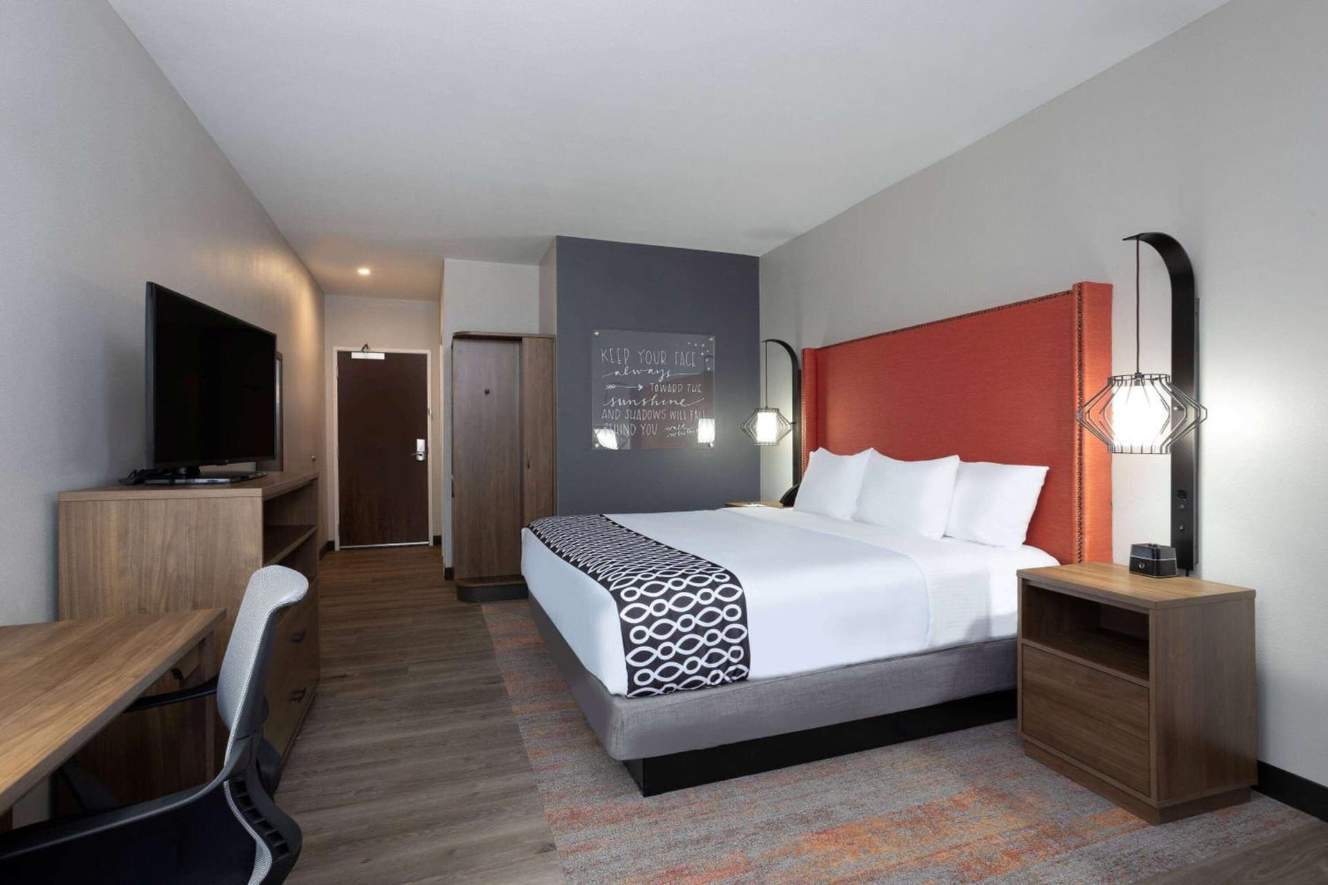 La Quinta Inn & Suites by Wyndham Pflugerville interior in Pflugerville, TX — gallery photo 2