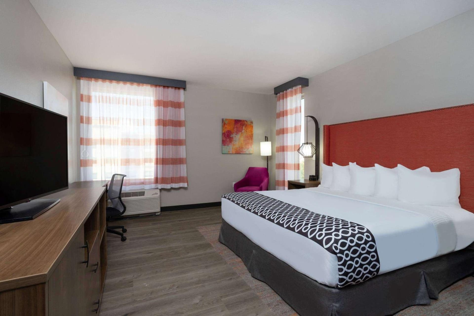 La Quinta Inn & Suites by Wyndham Pflugerville gallery photo in Pflugerville, TX — image 16