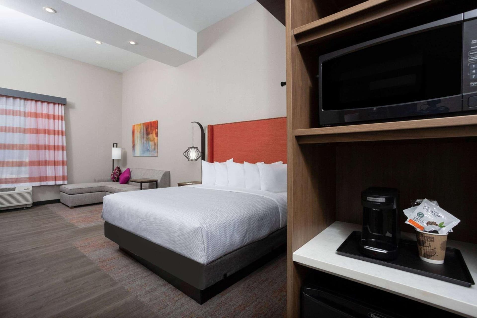 La Quinta Inn & Suites by Wyndham Pflugerville gallery photo in Pflugerville, TX — image 8