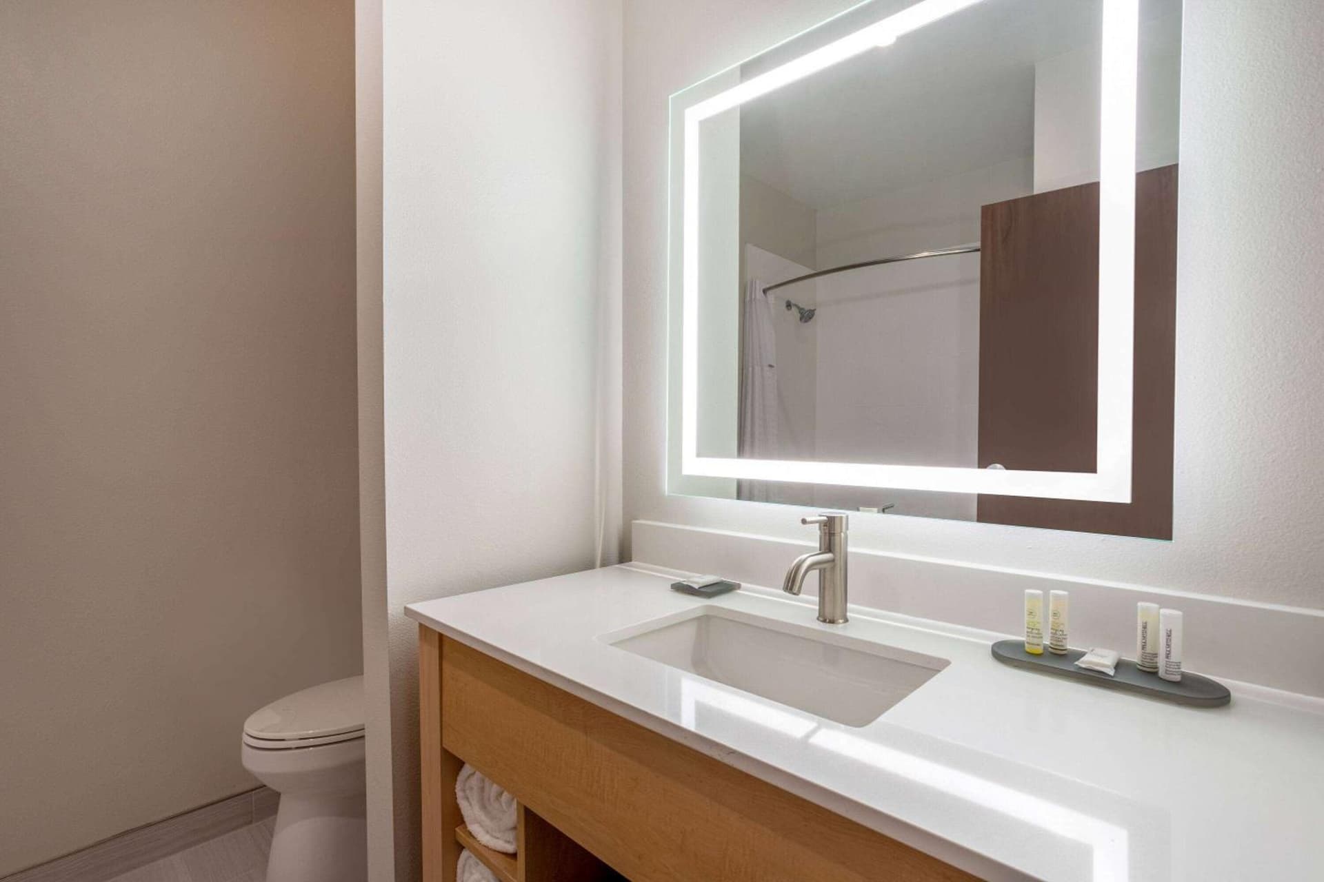 La Quinta Inn & Suites by Wyndham Pflugerville gallery photo in Pflugerville, TX — image 23