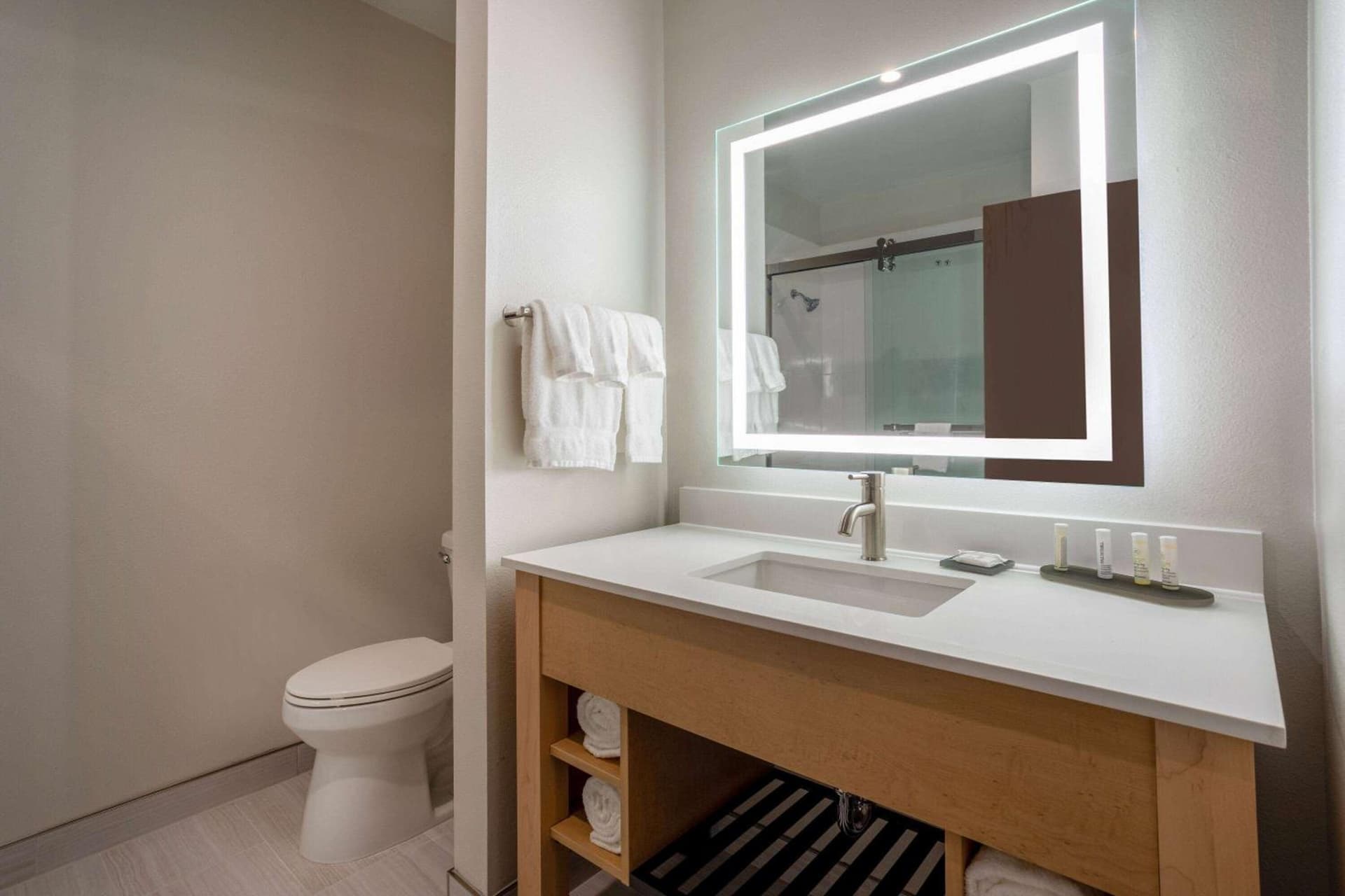 La Quinta Inn & Suites by Wyndham Pflugerville gallery photo in Pflugerville, TX — image 30