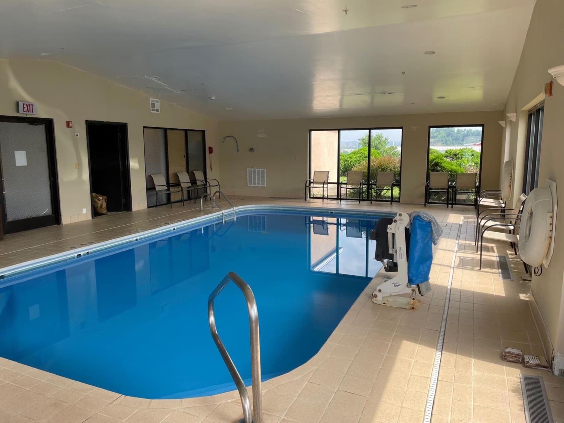Holiday Inn Express Hotel & Suites Charleston-Southridge by IHG gallery photo in Charleston, WV — image 17