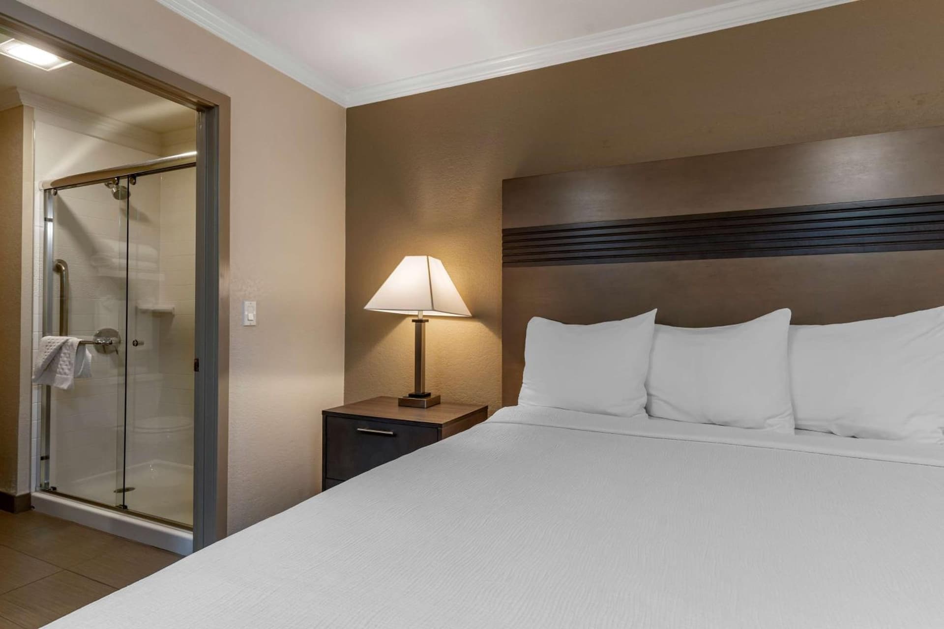 Best Western Silicon Valley Inn interior in Sunnyvale, CA — gallery photo 2