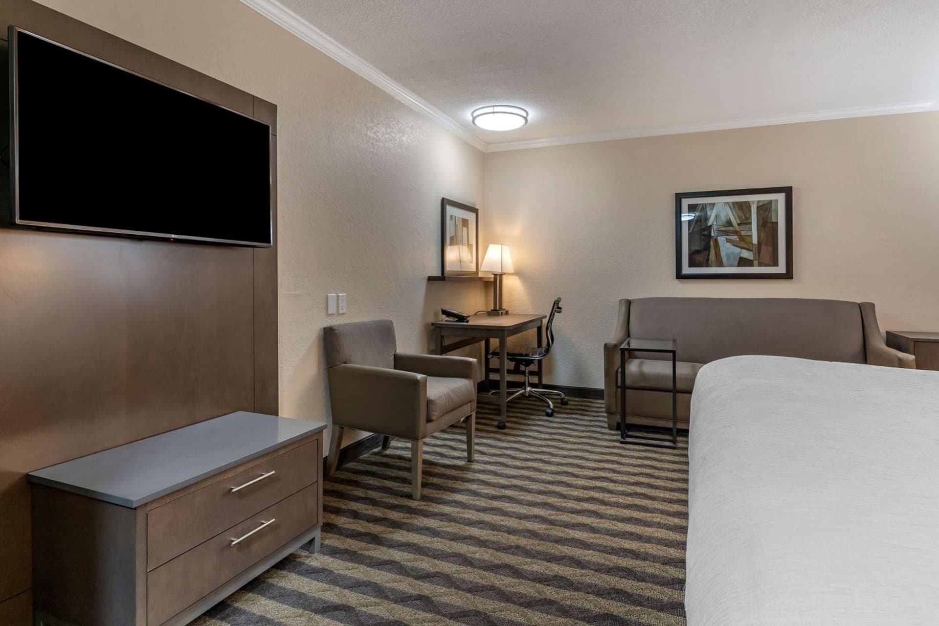 Best Western Silicon Valley Inn property views in Sunnyvale, CA — gallery photo 3