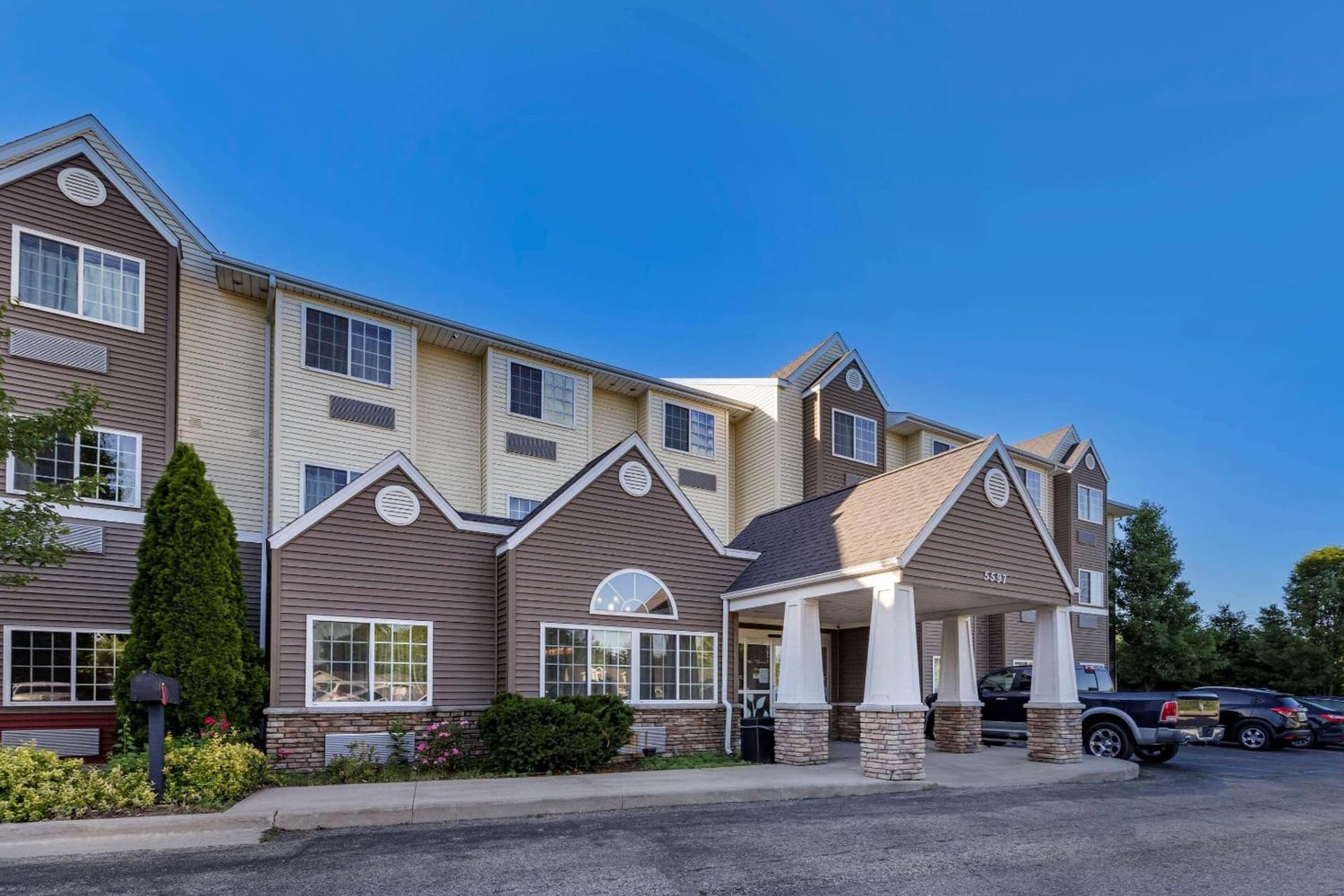 Sleep Inn & Suites Kalamazoo Southwest property views in Kalamazoo, MI — gallery photo 3