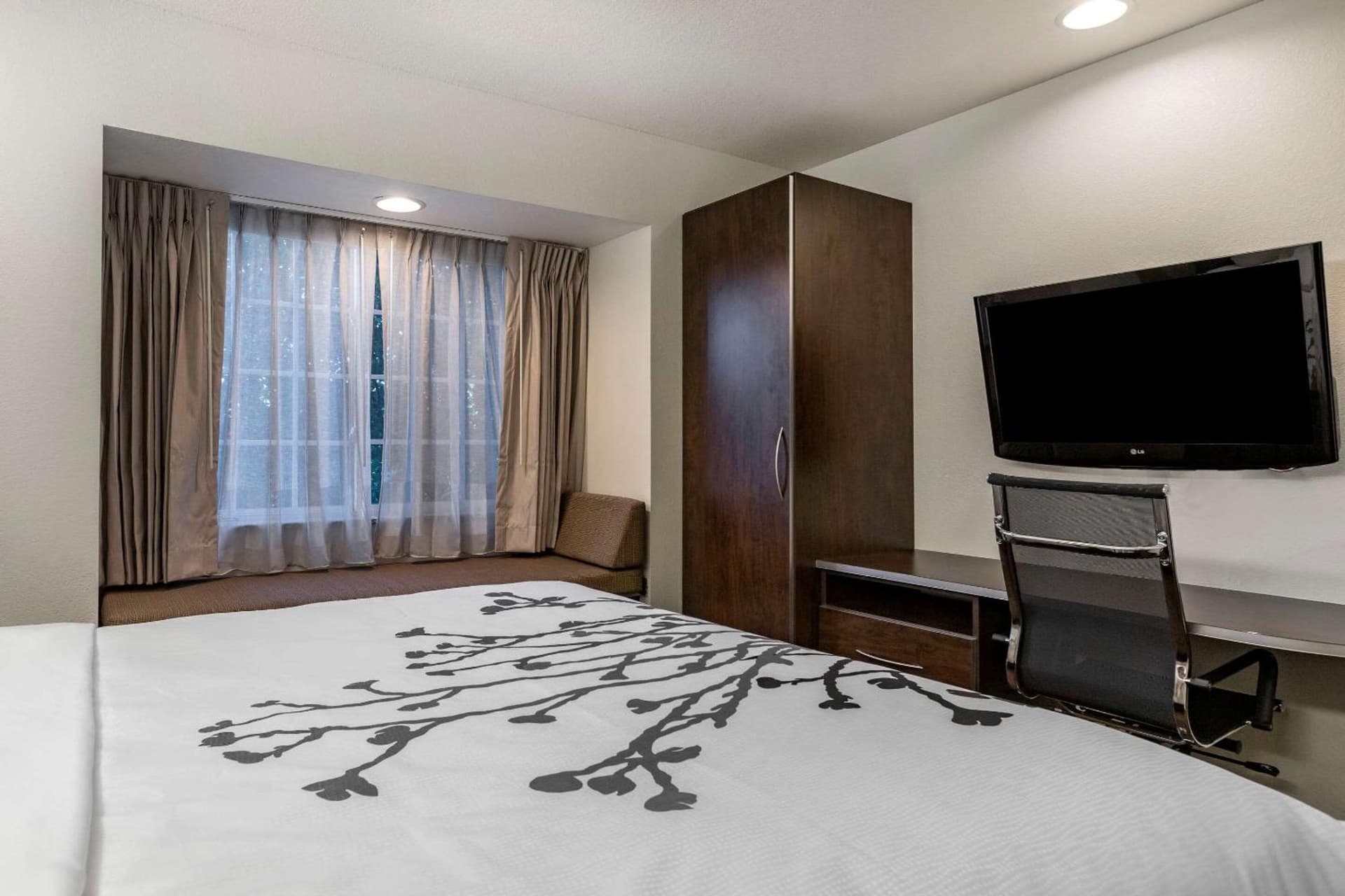 Sleep Inn & Suites Kalamazoo Southwest gallery photo in Kalamazoo, MI — image 30