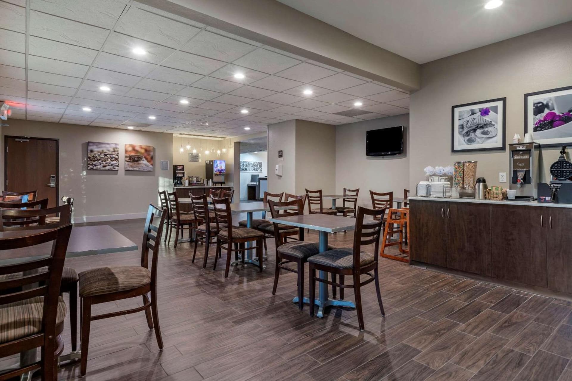 Sleep Inn & Suites Kalamazoo Southwest gallery photo in Kalamazoo, MI — image 18
