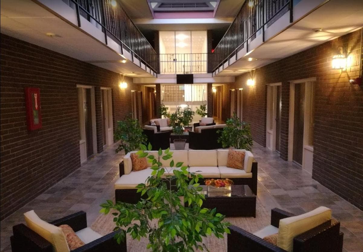 The Stables Inn & Suites interior in Salem, OH — gallery photo 2