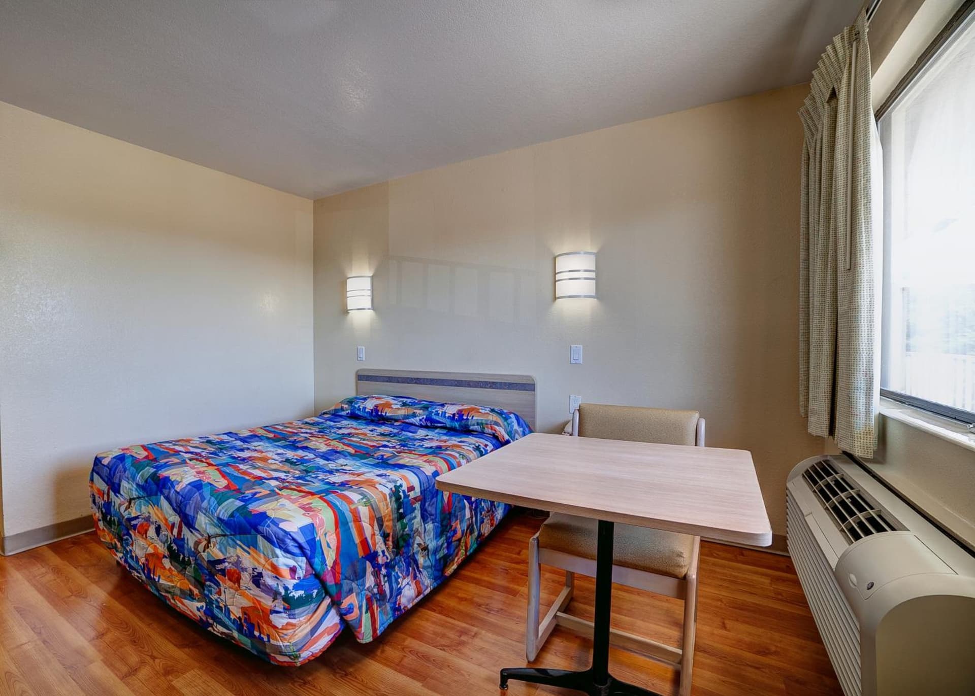 Super 7 Inn property views in Bossier City, LA — gallery photo 3