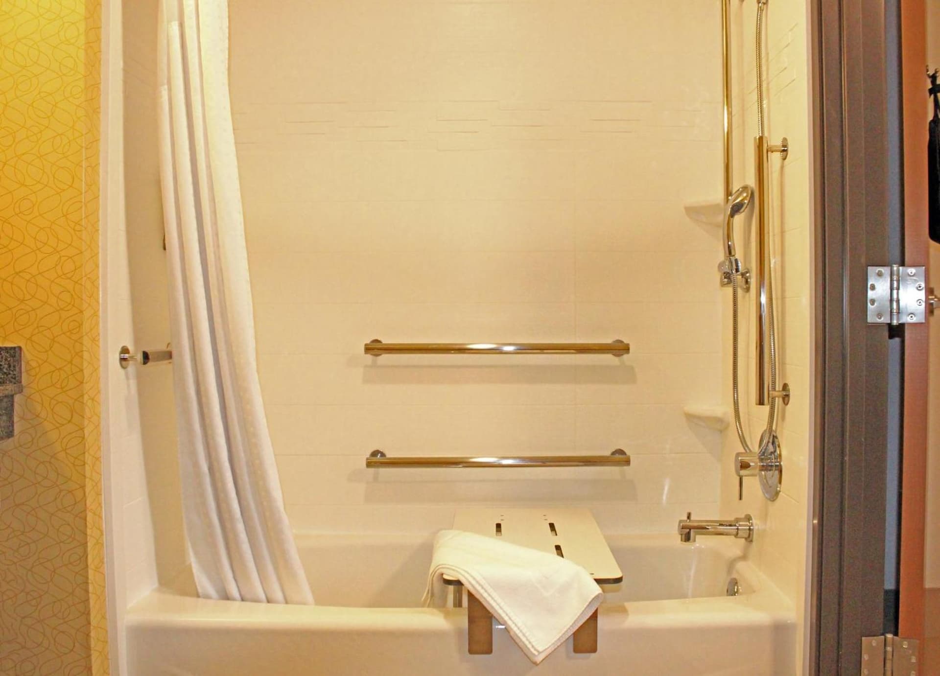 Holiday Inn Express & Suites Bakersfield Airport by IHG gallery photo in Bakersfield, CA — image 13