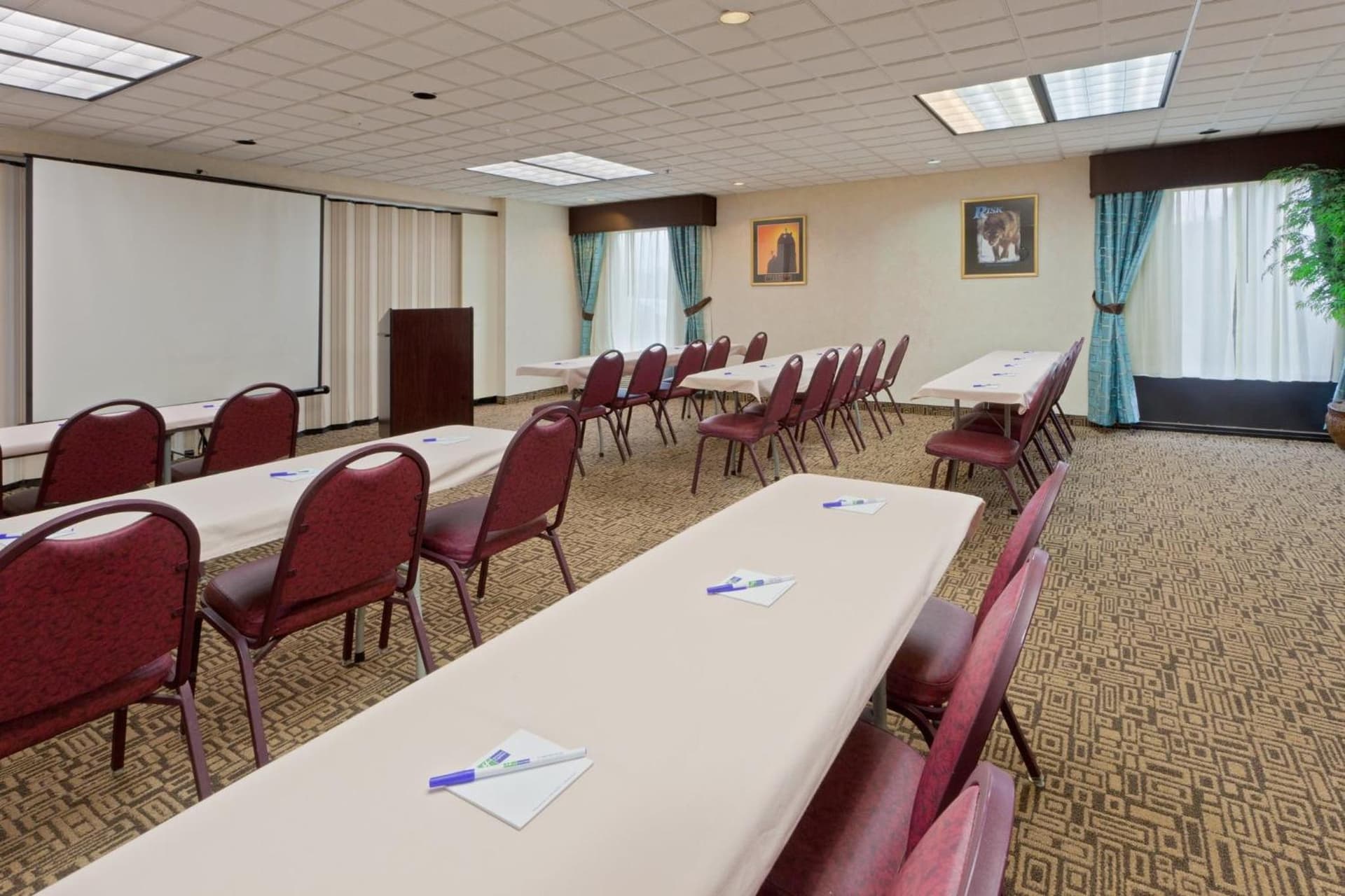 Holiday Inn Express Hotel & Suites Charleston-Southridge by IHG gallery photo in Charleston, WV — image 4
