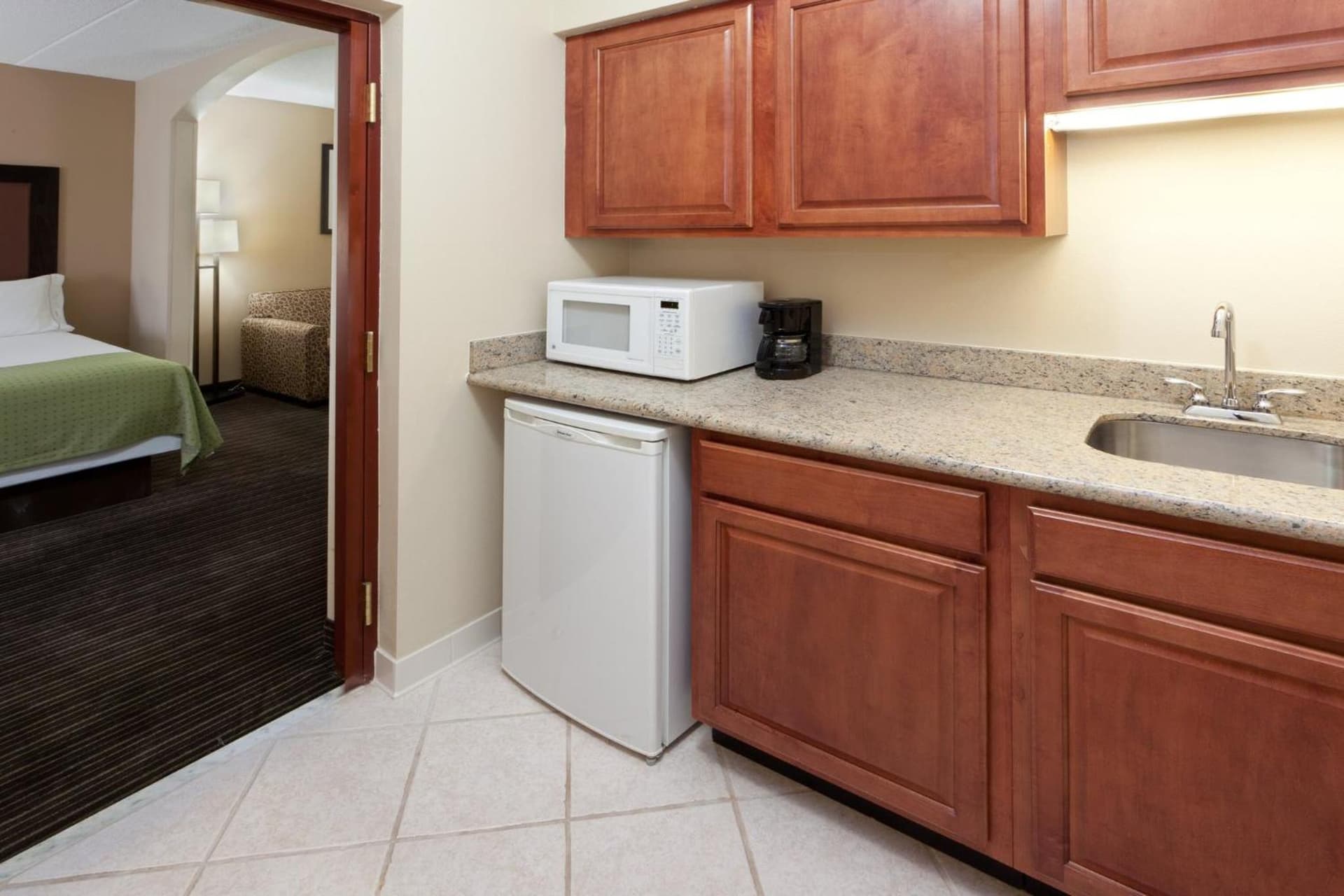 Holiday Inn Express Hotel & Suites Charleston-Southridge by IHG gallery photo in Charleston, WV — image 11