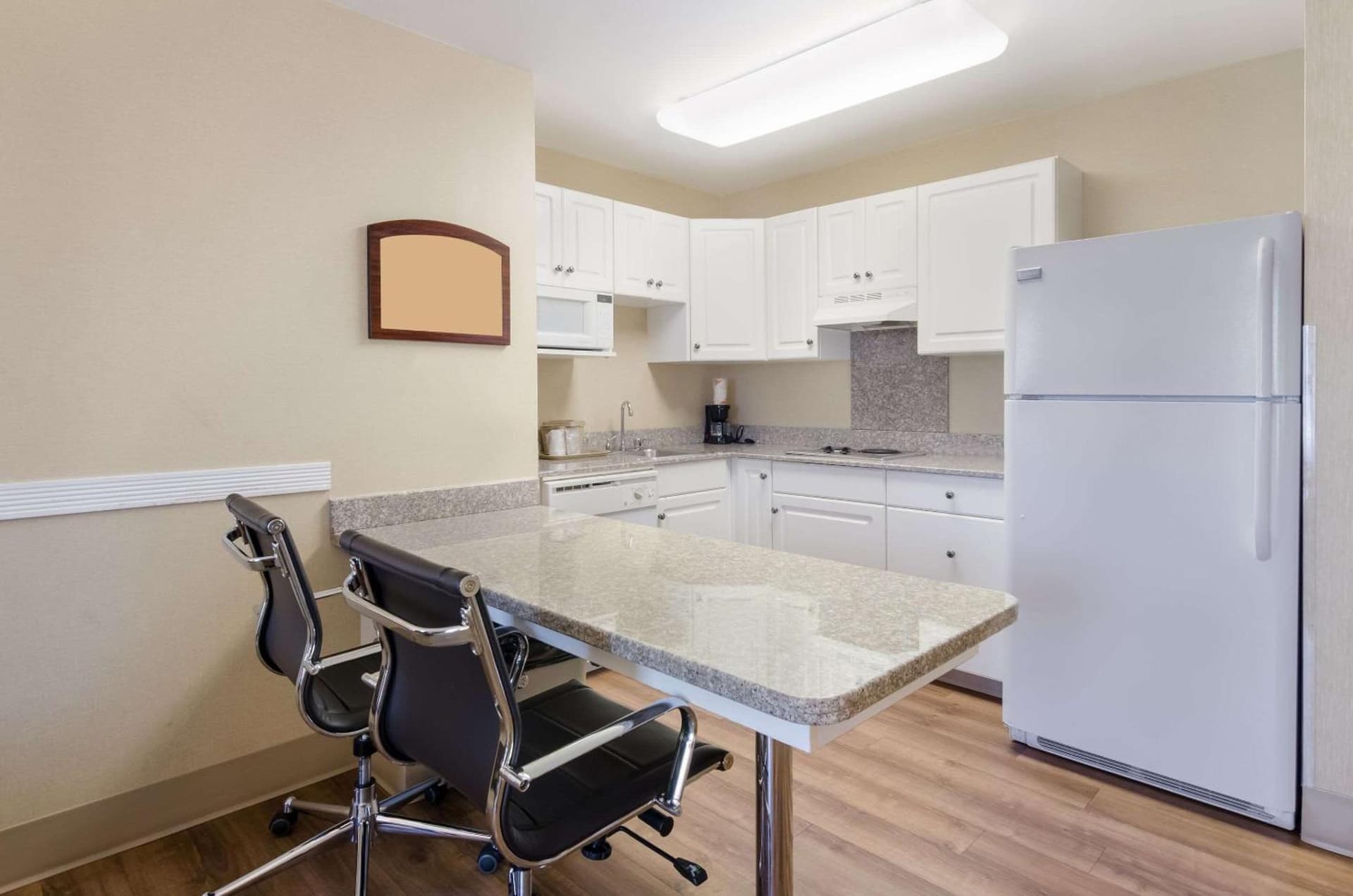 MainStay Suites Roanoke Airport gallery photo in Roanoke, VA — image 17