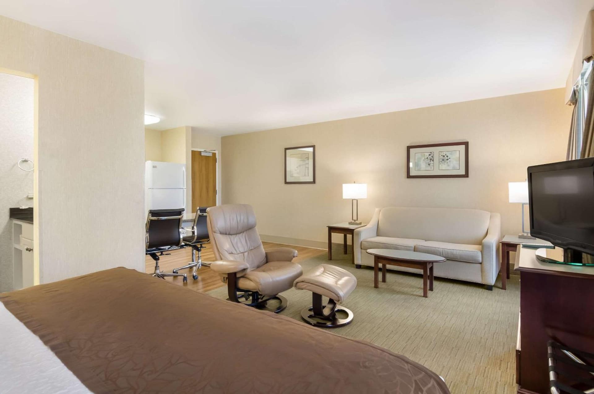 MainStay Suites Roanoke Airport gallery photo in Roanoke, VA — image 34