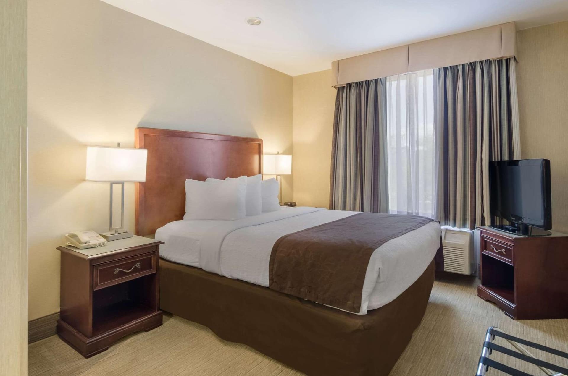 MainStay Suites Roanoke Airport gallery photo in Roanoke, VA — image 15