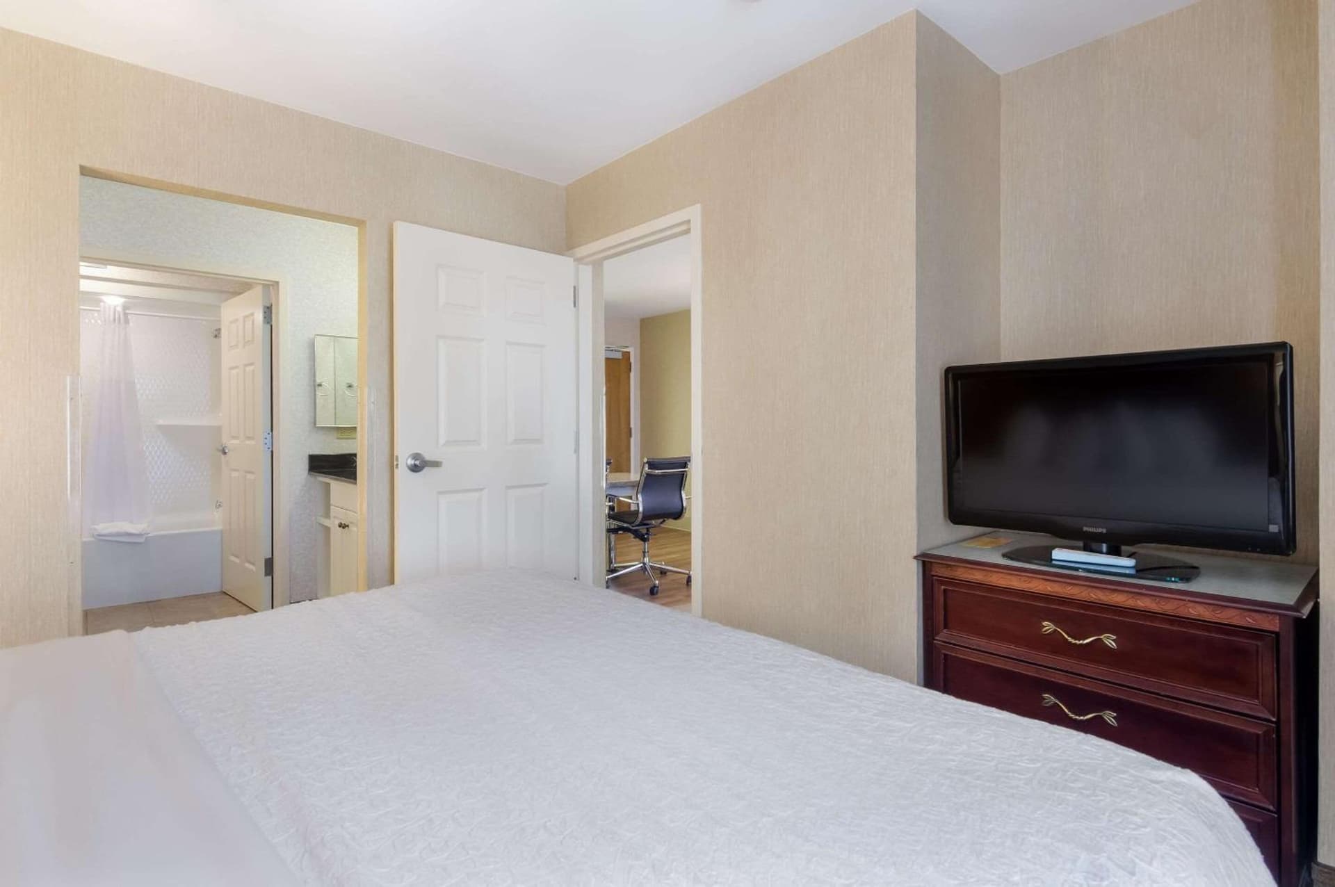 MainStay Suites Roanoke Airport gallery photo in Roanoke, VA — image 28