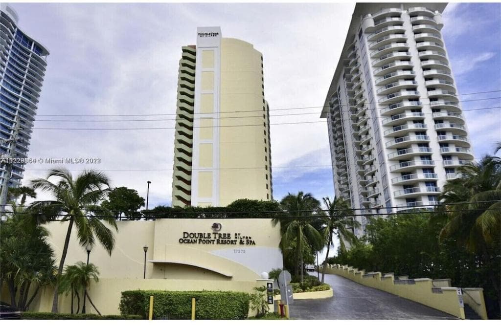 Beautiful 1 bedroom condo on the beach featured exterior or lobby in Miami Beach, FL — similar hotel