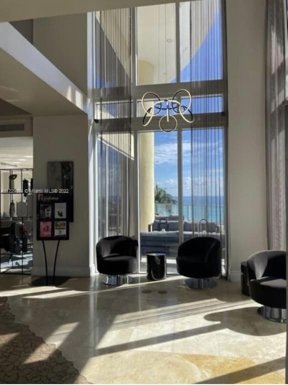 Beautiful 1 bedroom condo on the beach interior in Miami Beach, FL — gallery photo 2