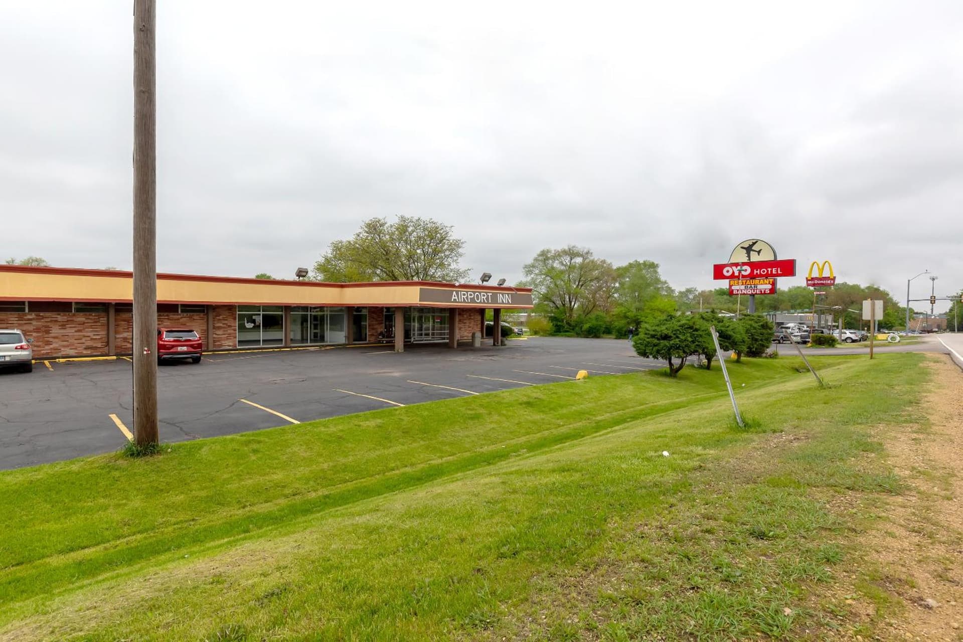 Americas Best Value Inn Rockford interior in Rockford, IL — gallery photo 2