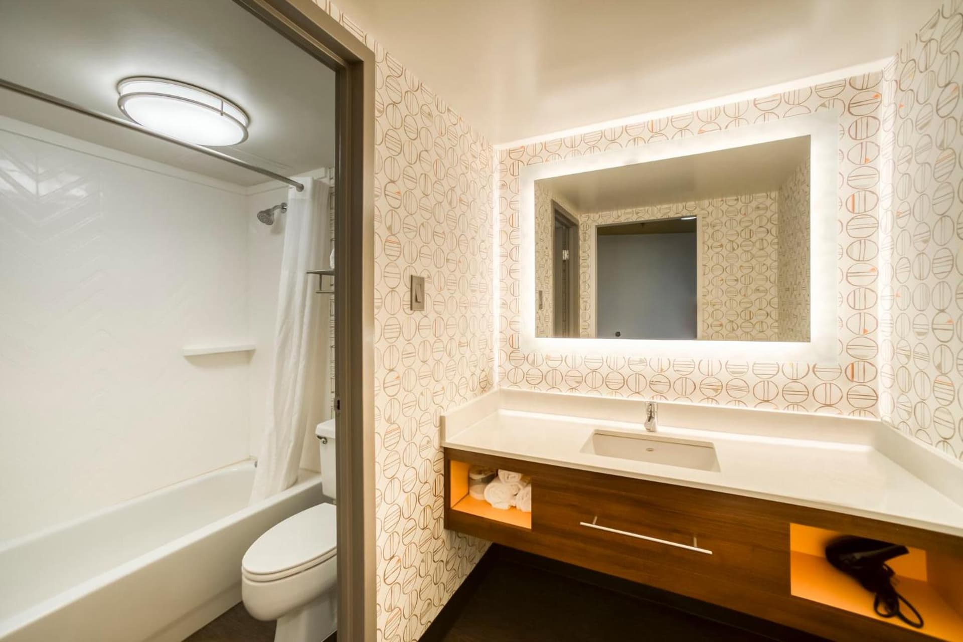 Holiday Inn Mobile Downtown Historic District by IHG property views in Mobile, AL — gallery photo 3