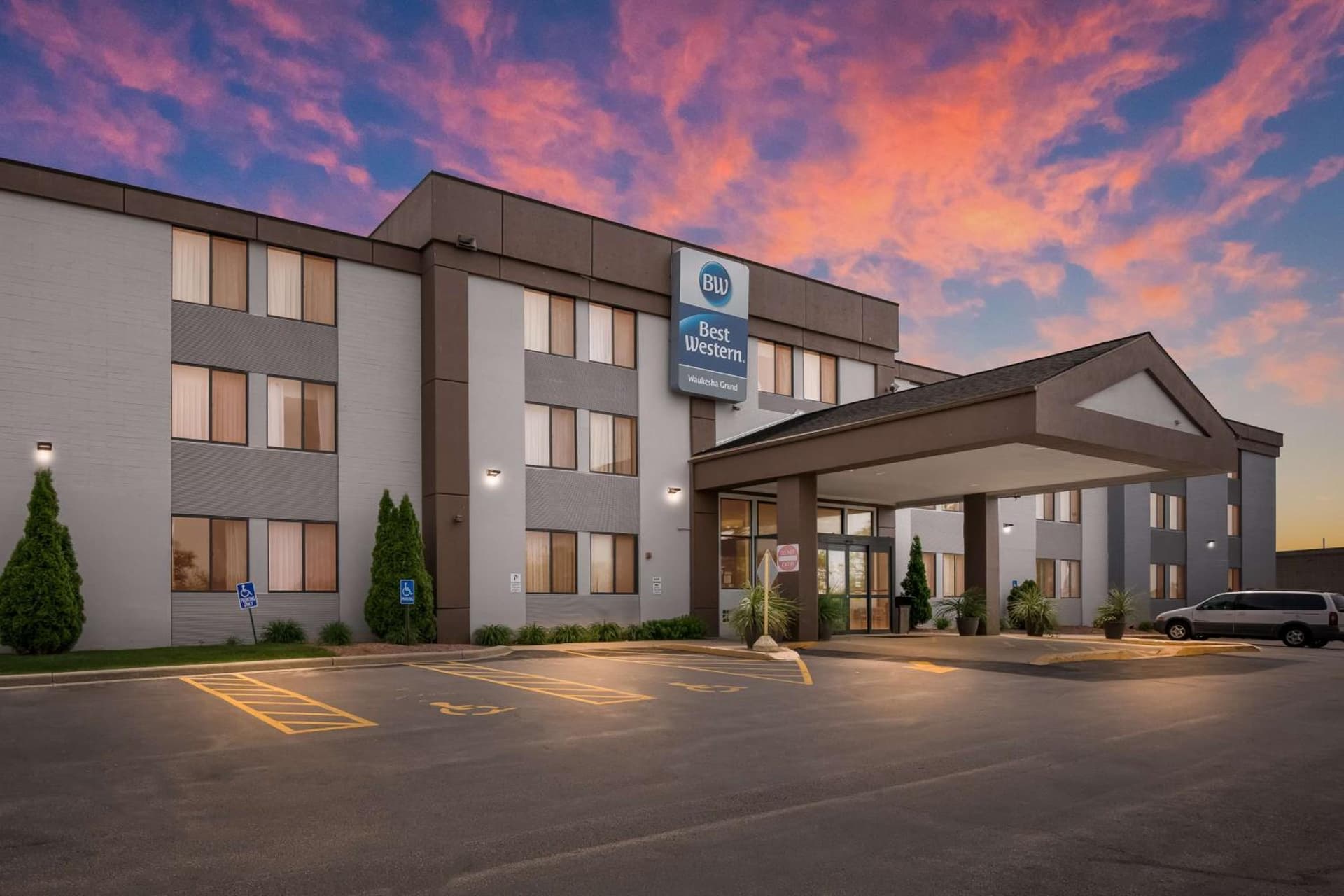 Best Western Waukesha Grand featured exterior or lobby in Pewaukee — similar hotel