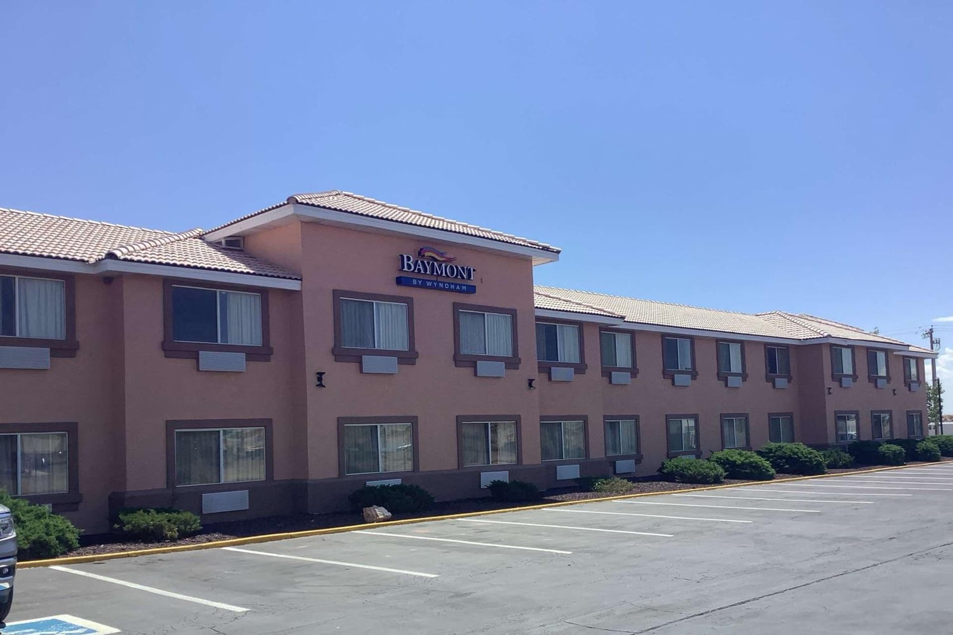 Baymont Inn & Suites by Wyndham Holbrook interior in Holbrook, AZ — gallery photo 2