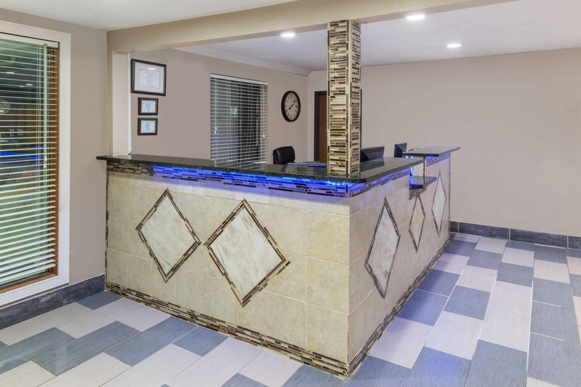 Super 8 by Wyndham Okawville interior in Okawville, IL — gallery photo 2