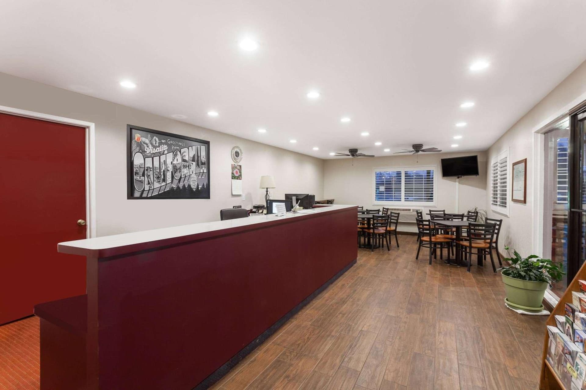Super 8 by Wyndham Visalia property views in Visalia, CA — gallery photo 3