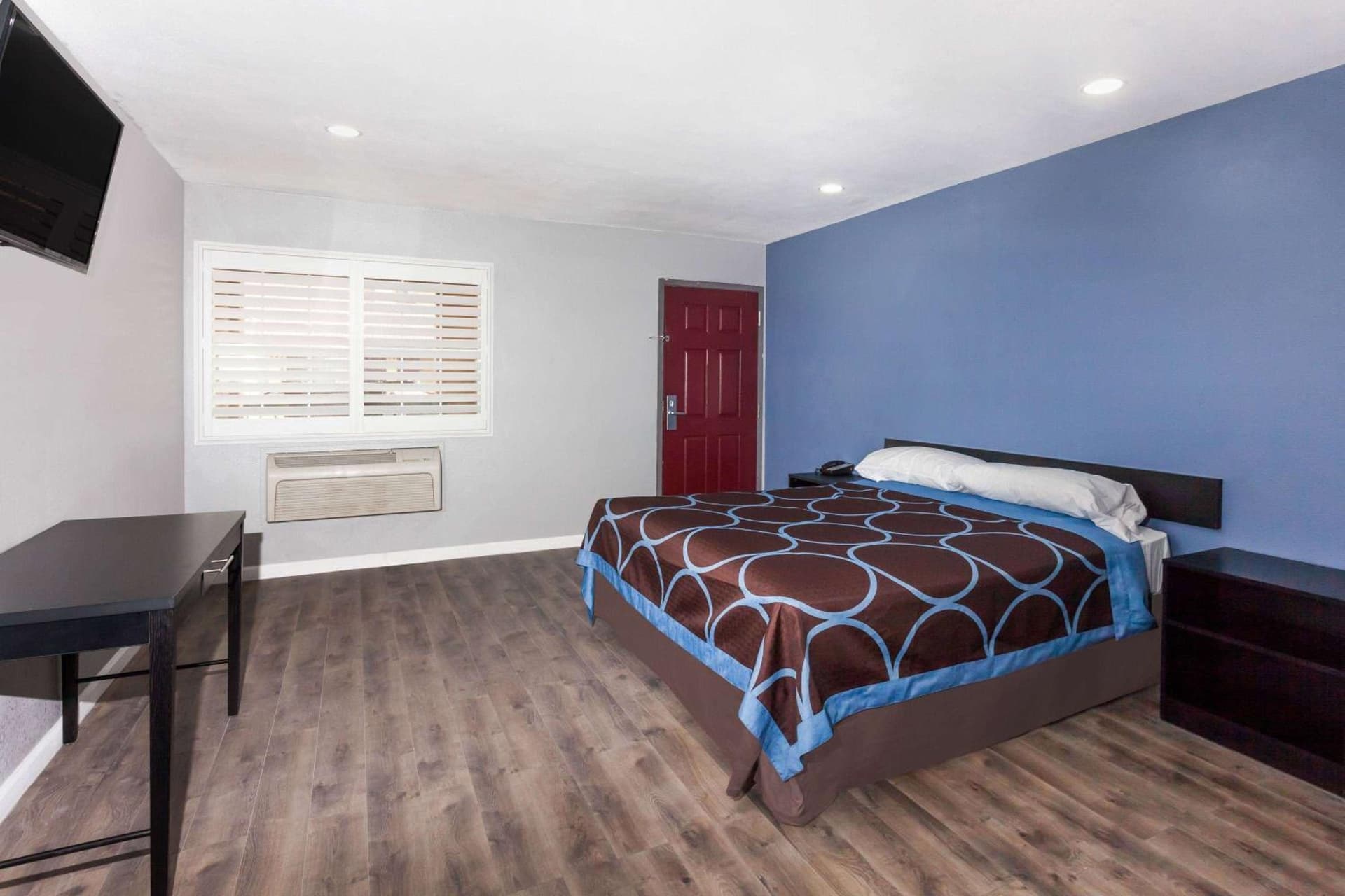 Super 8 by Wyndham Visalia gallery photo in Visalia, CA — image 17