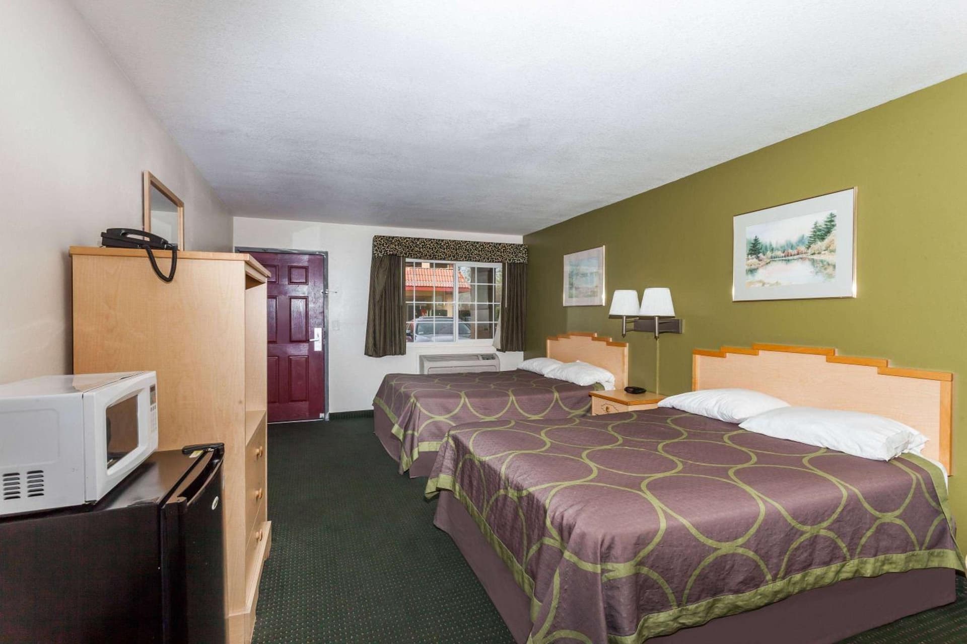 Super 8 by Wyndham Visalia gallery photo in Visalia, CA — image 9
