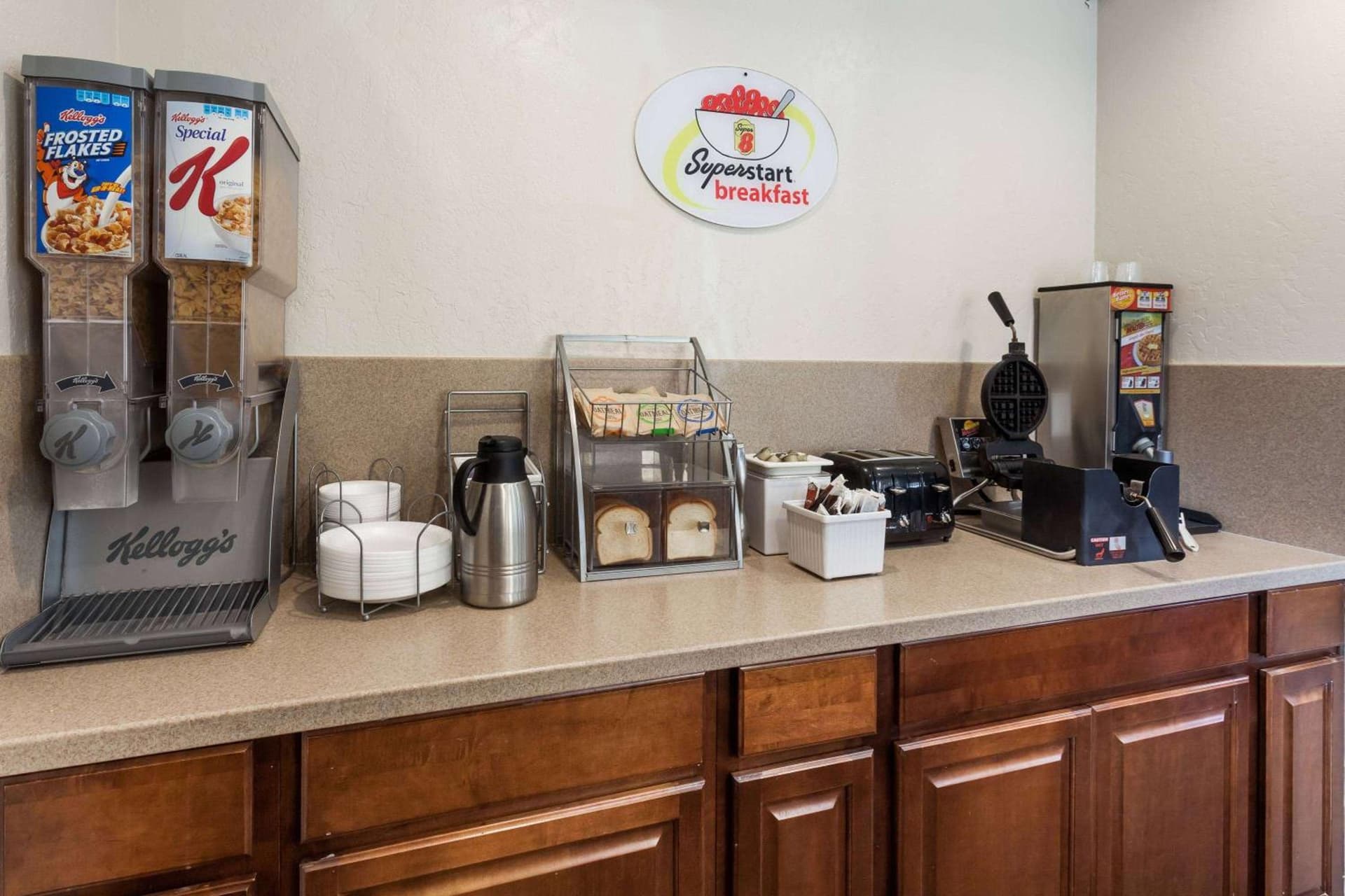Super 8 by Wyndham Visalia property views in Visalia, CA — gallery photo 3