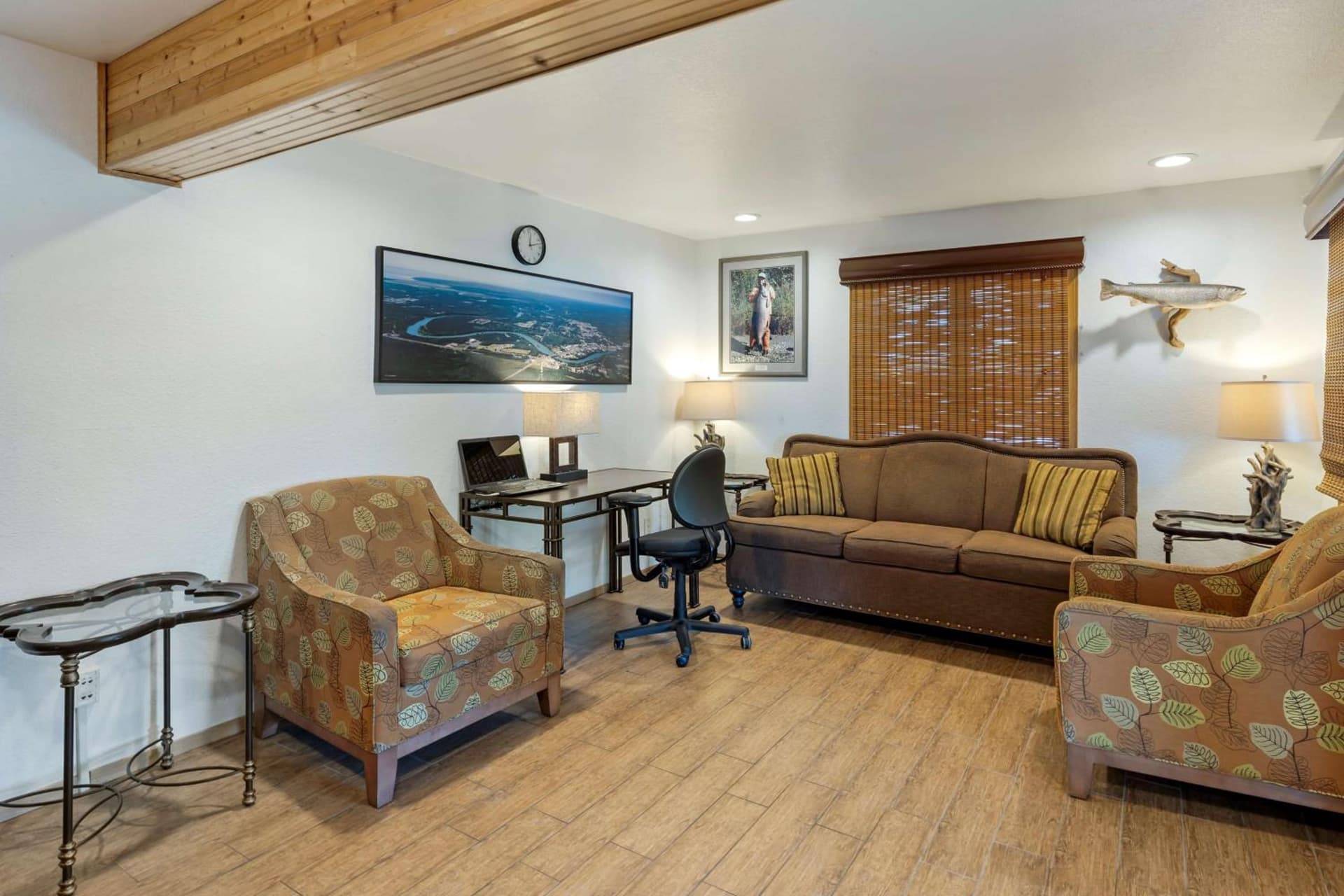 Best Western King Salmon Inn interior in Soldotna, AK — gallery photo 2