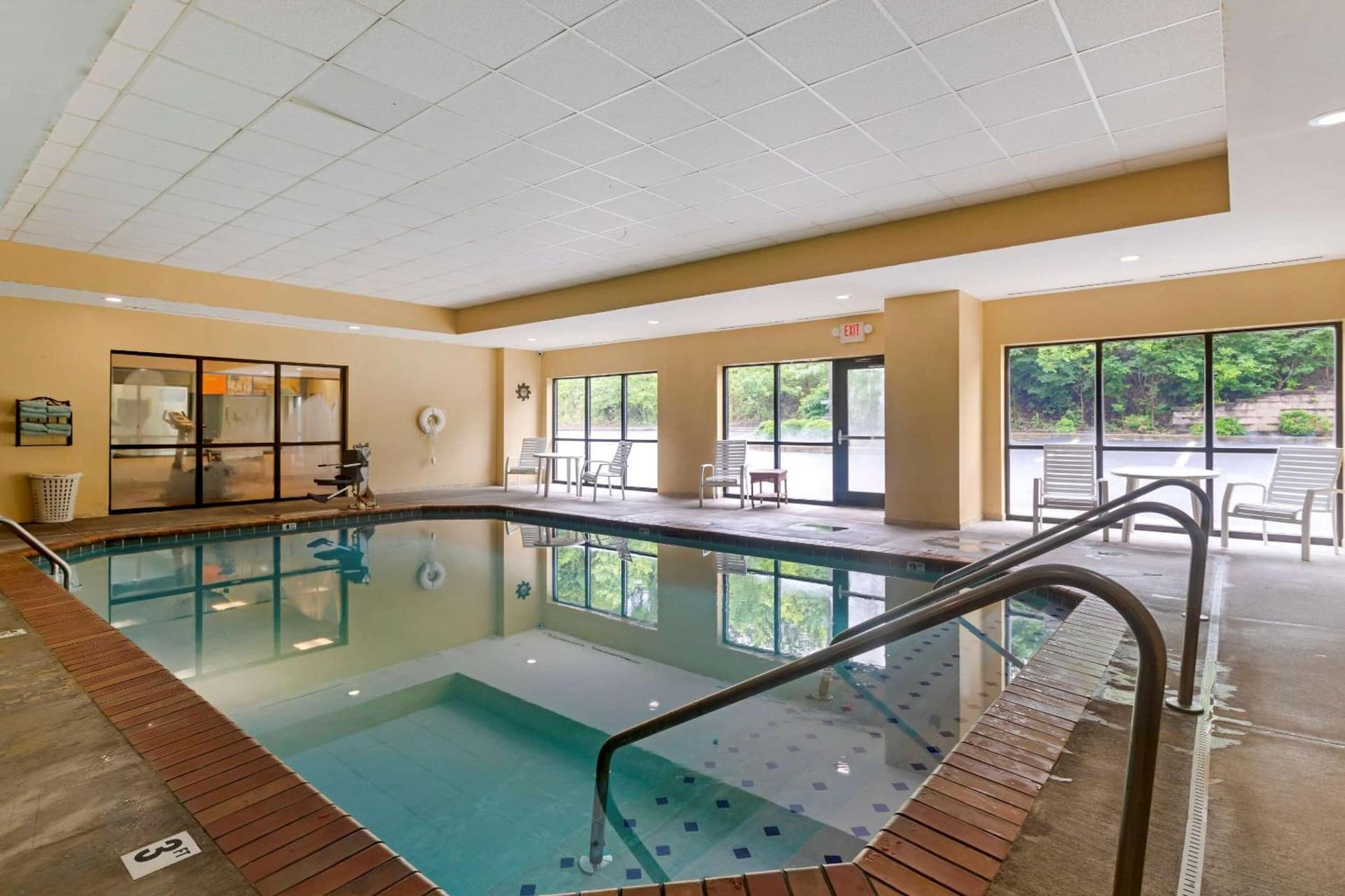 Comfort Suites Kingsport South gallery photo in Kingsport, TN — image 10