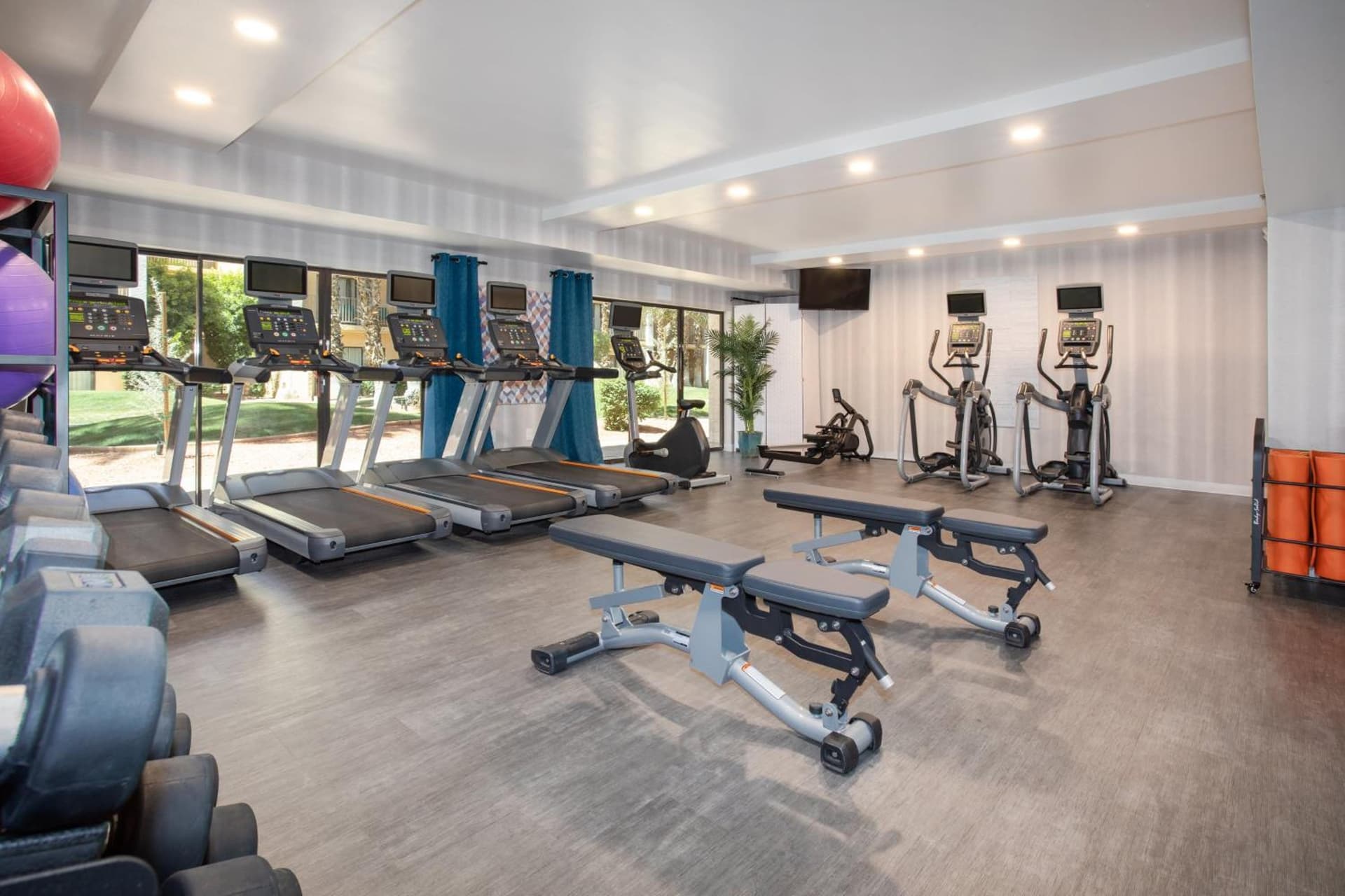 Crowne Plaza Phoenix - Chandler Golf Resort by IHG gallery photo in Chandler, AZ — image 84
