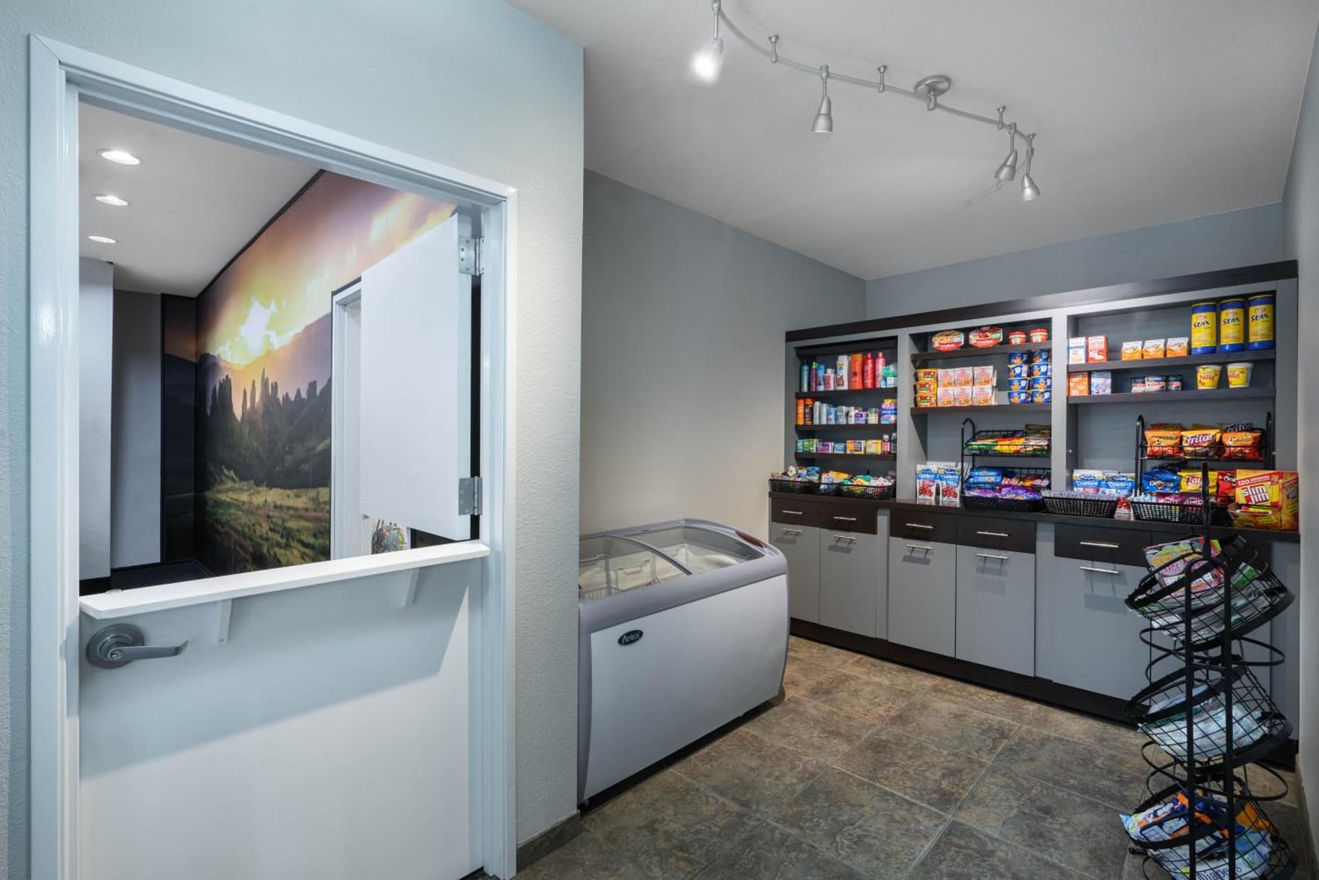 La Quinta Inn & Suites by Wyndham Loveland Estes Park gallery photo in Loveland, CO — image 5