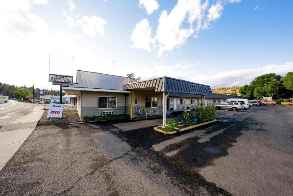 Budget 8 Motel featured exterior or lobby in John Day, OR — similar hotel