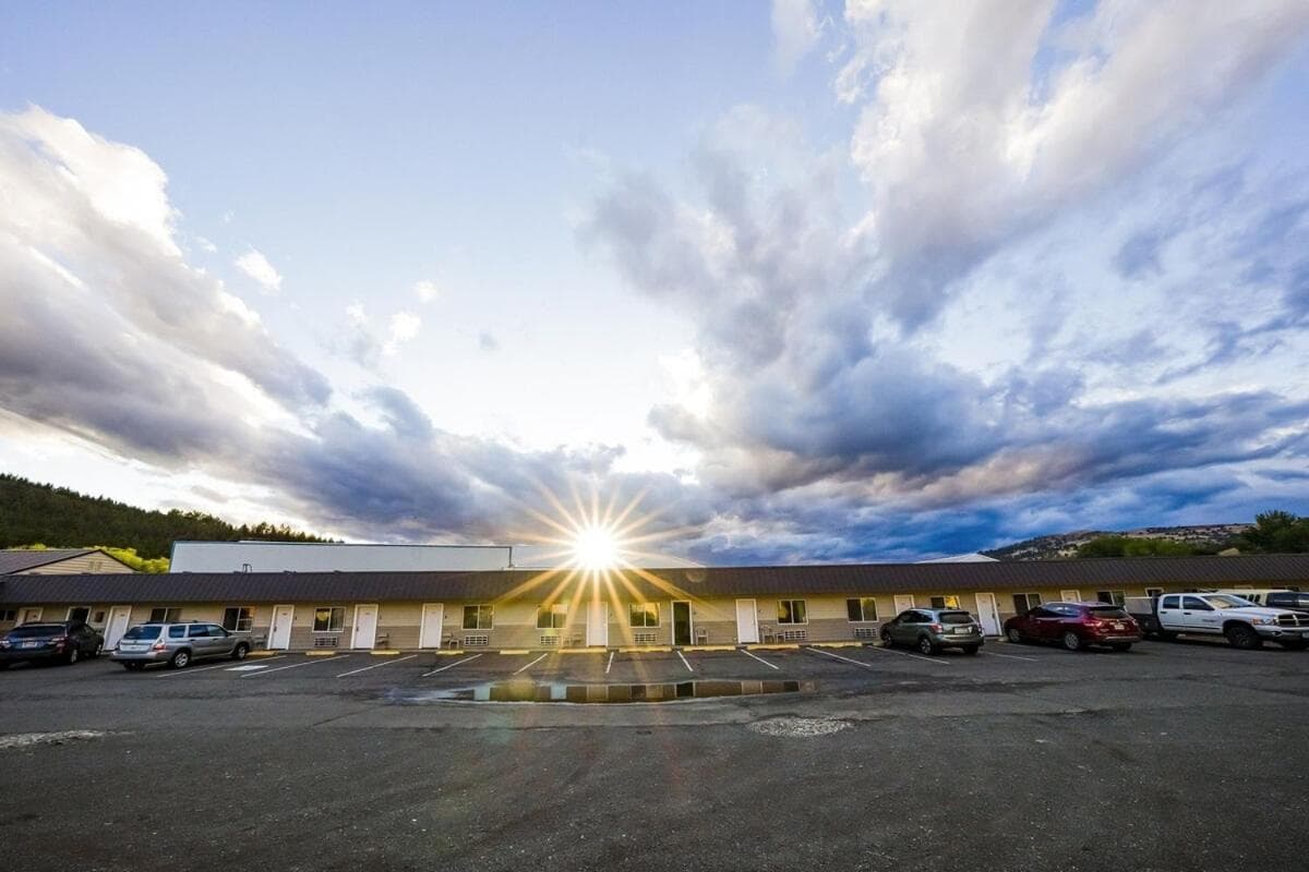 Budget 8 Motel interior in John Day, OR — gallery photo 2