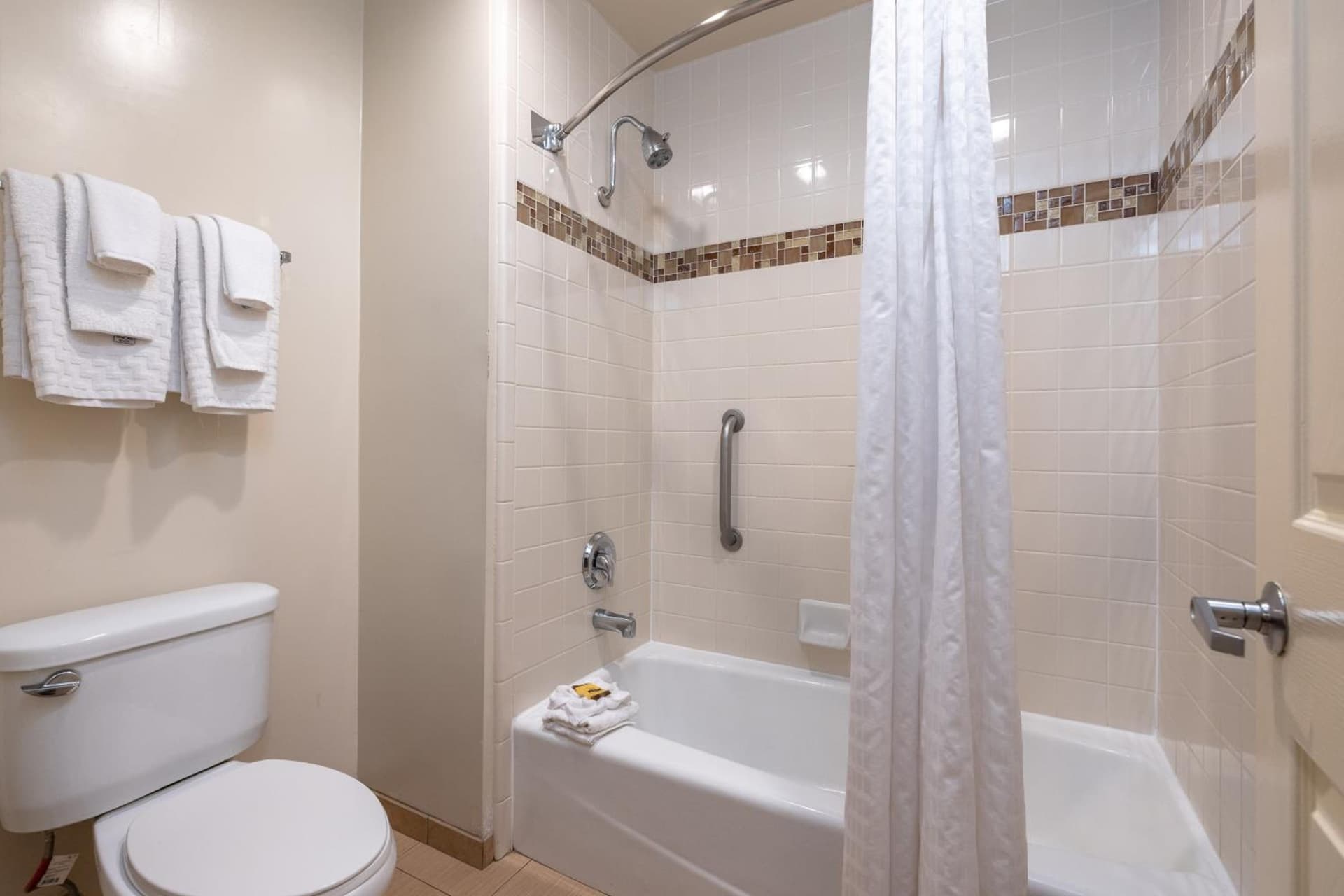 Best Western Plus Dixon Davis property views in Dixon, CA — gallery photo 3