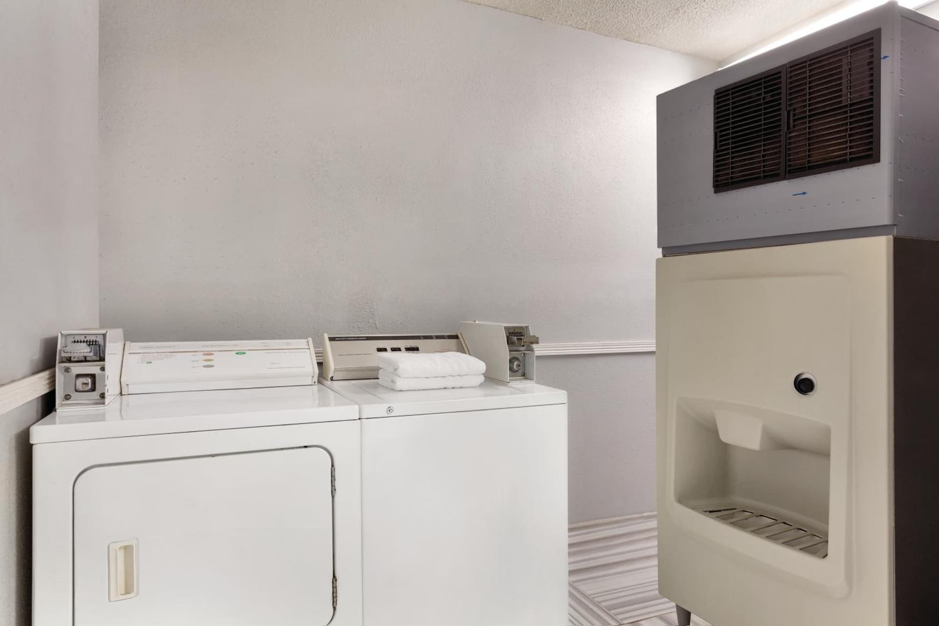 Days Inn by Wyndham Kansas City International Airport gallery photo in Kansas City, KS — image 12